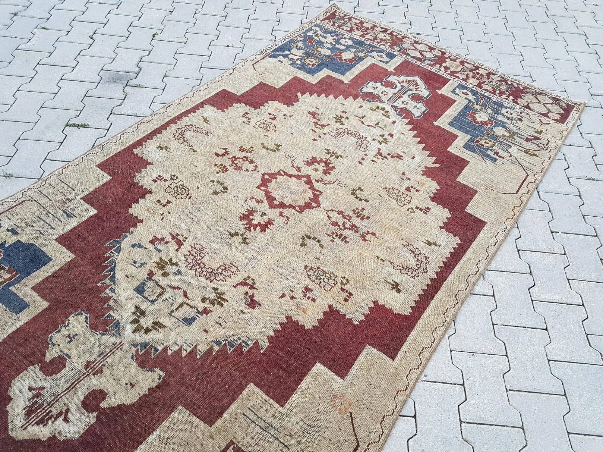 Vintage handmade Turkish rug 140x272 cm