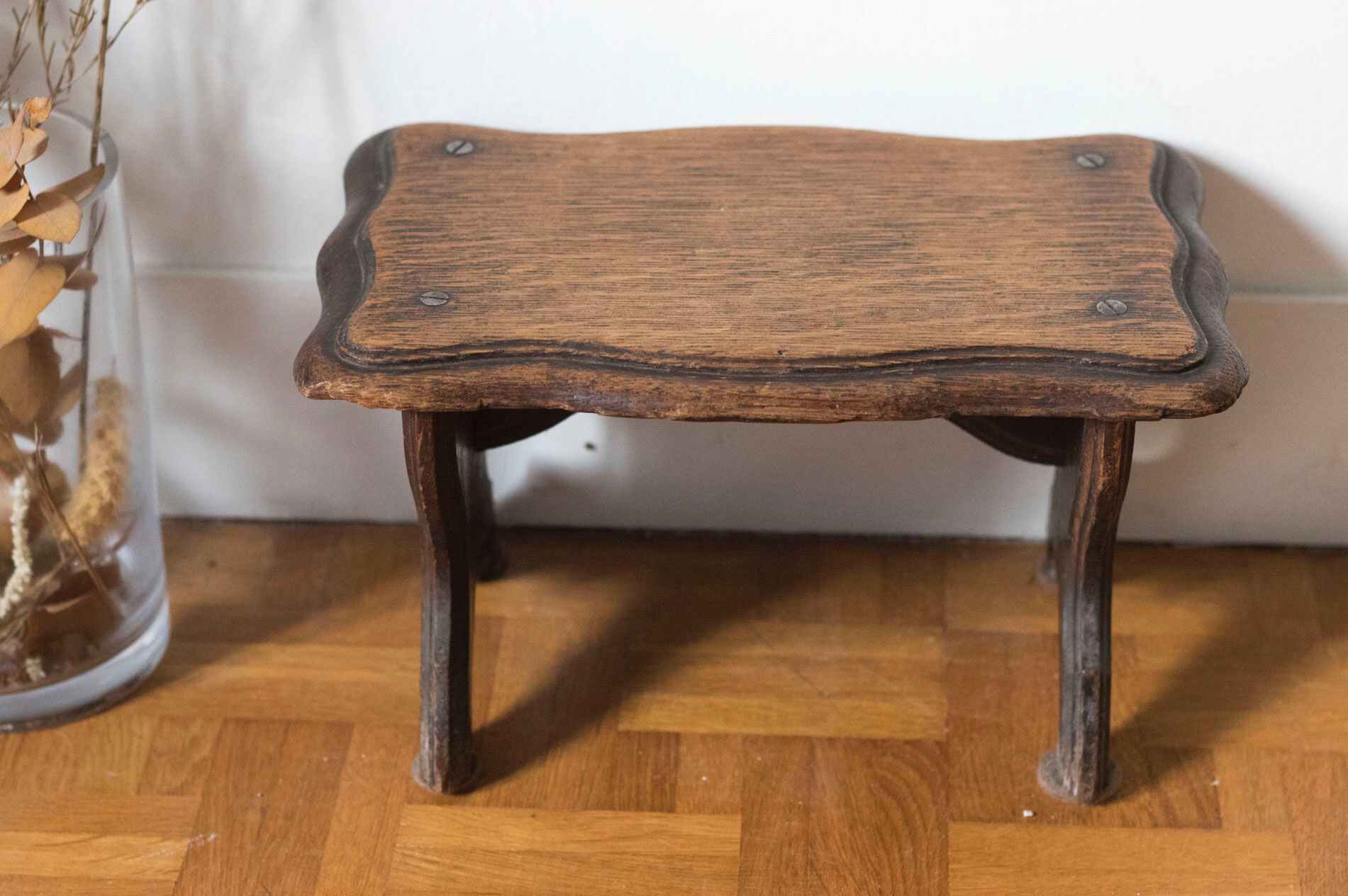 Walking stool feet in solid oak