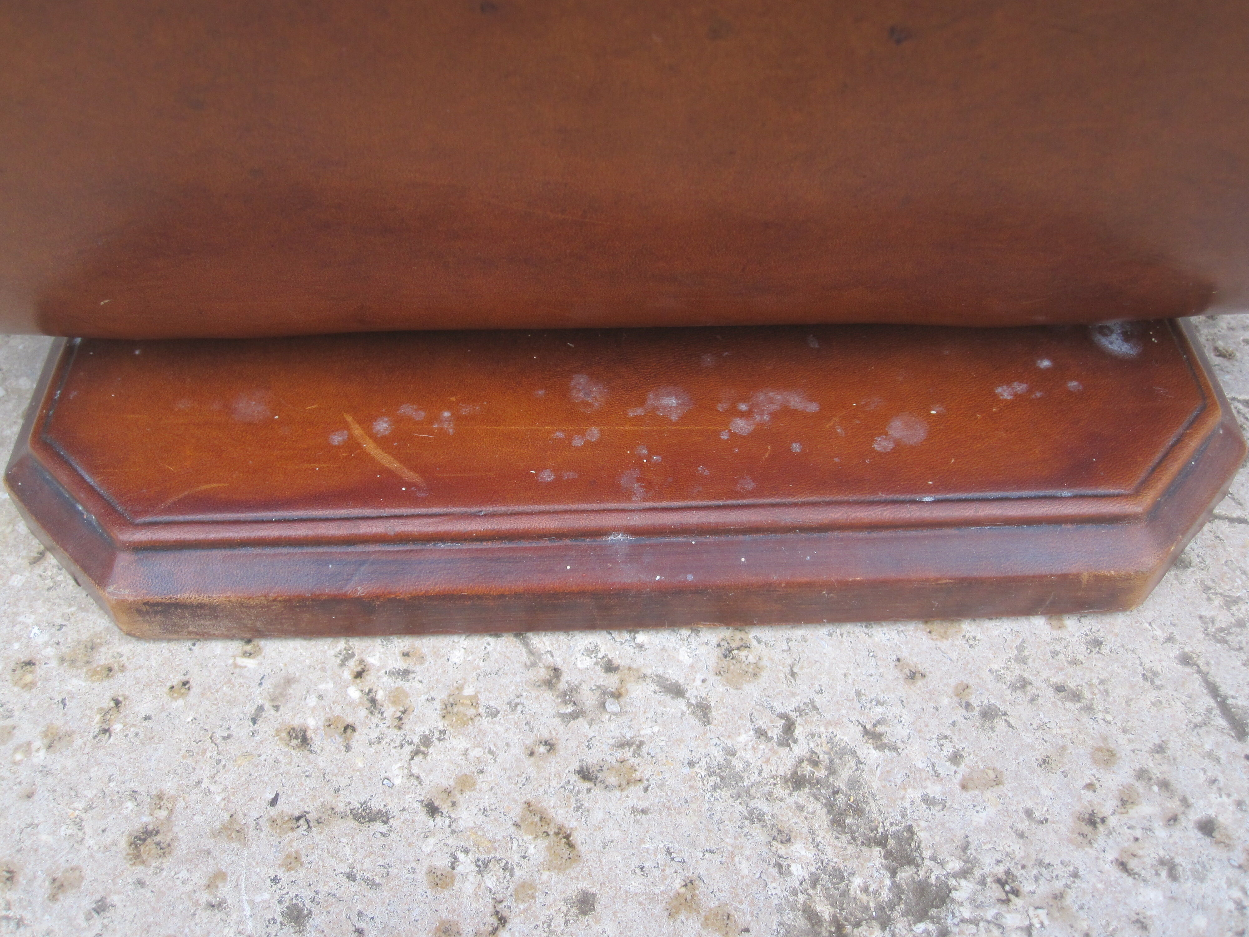 Review door signed leathers Pierrick Wiel