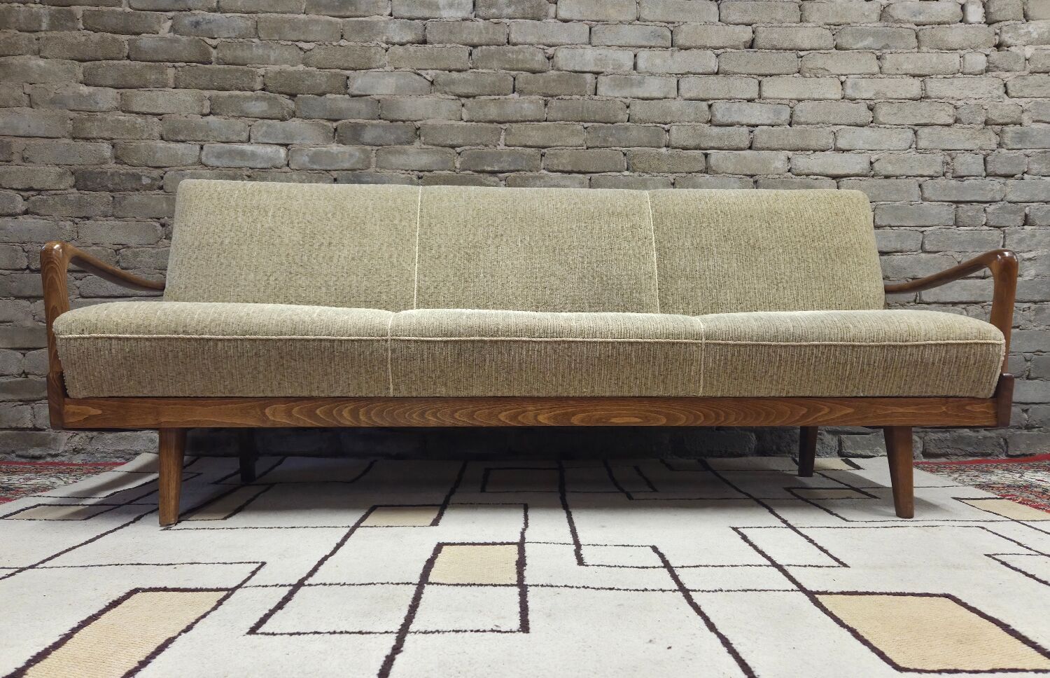 Scandinavian daybed canapé from the 1960s.