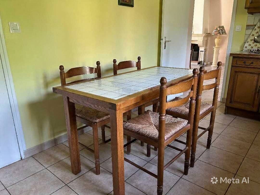 Dining table in chic country style and 4 chairs.