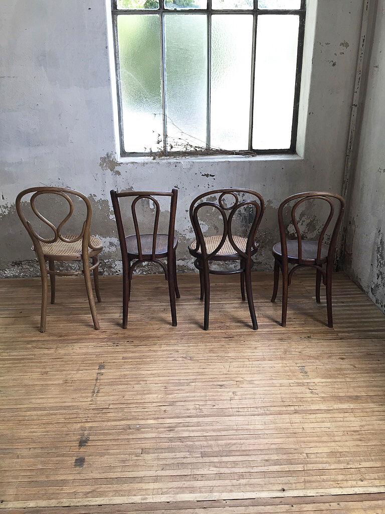 Lot 4 bistro chairs Thonet No.19, 20 & 208