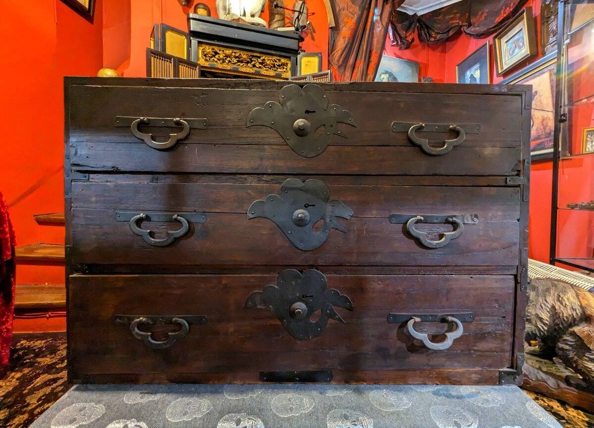 Small low chest of drawers (tansu) Japan, late Edo period circa 1850