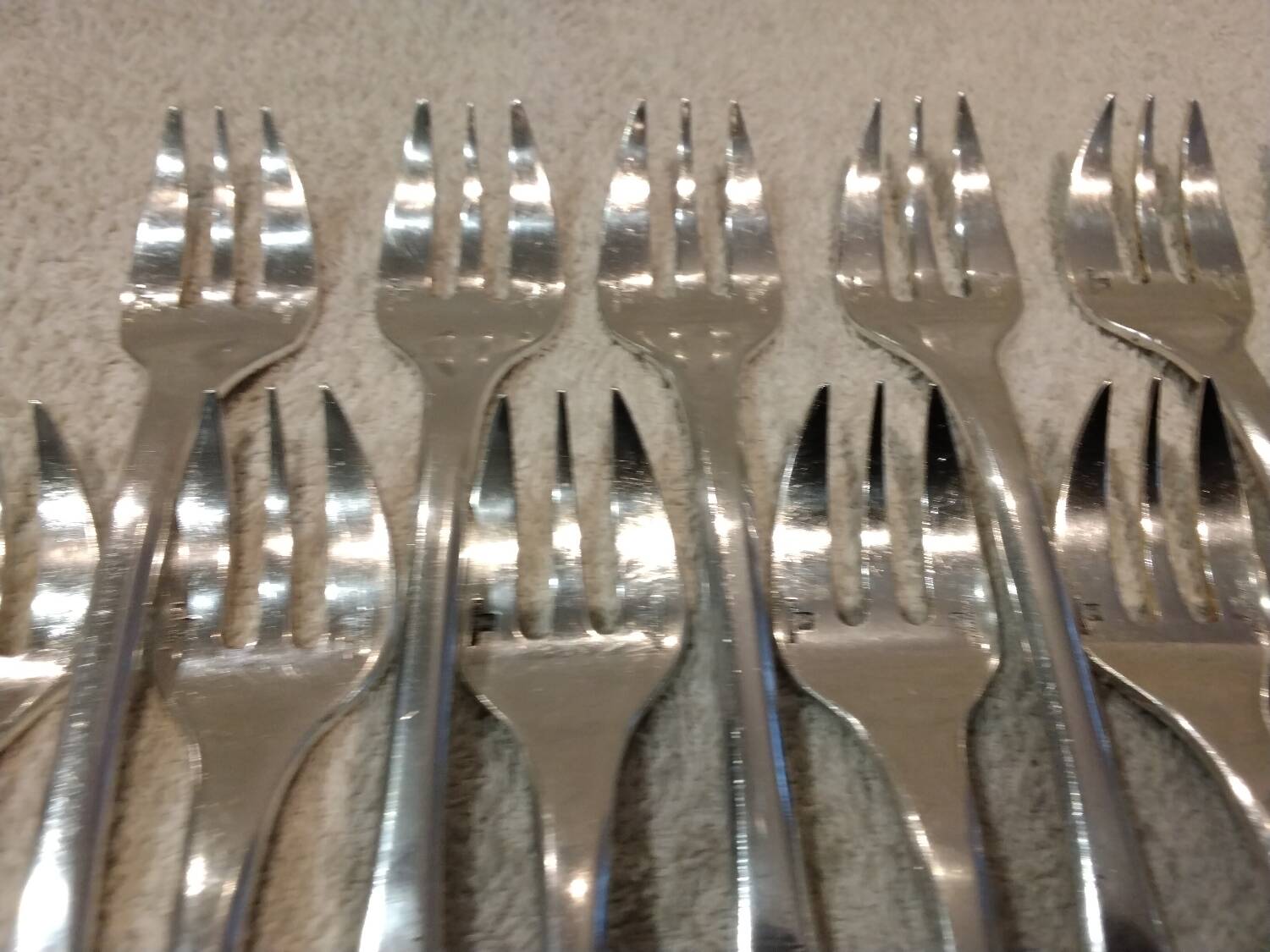 12 silver-plated oyster forks by Christofle Cluny, 14.9cm