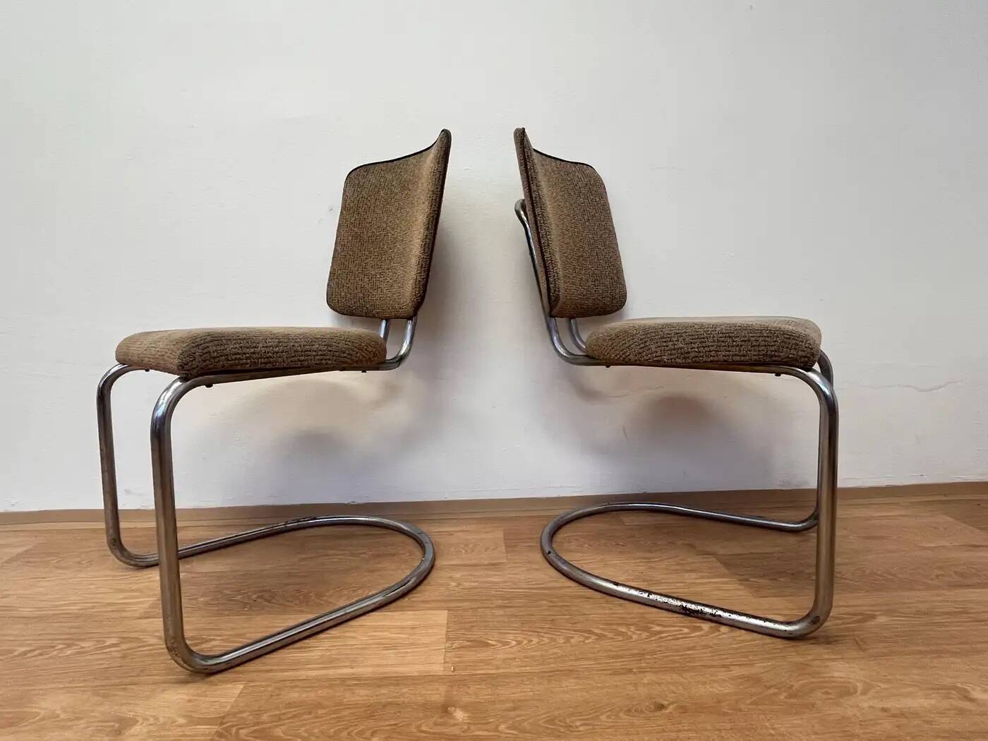 Quatre chaises Bauhaus en acier tubulaire chromé, conçues par Fritz August Breuhaus/Thonet - 1930