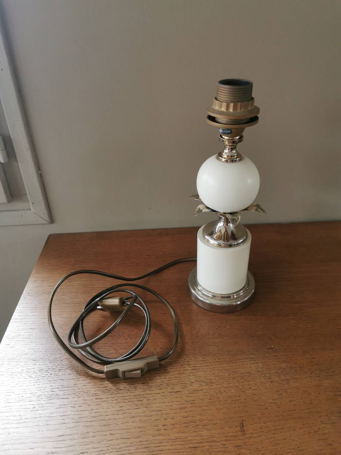 Vintage lamp base in wood and gold metal