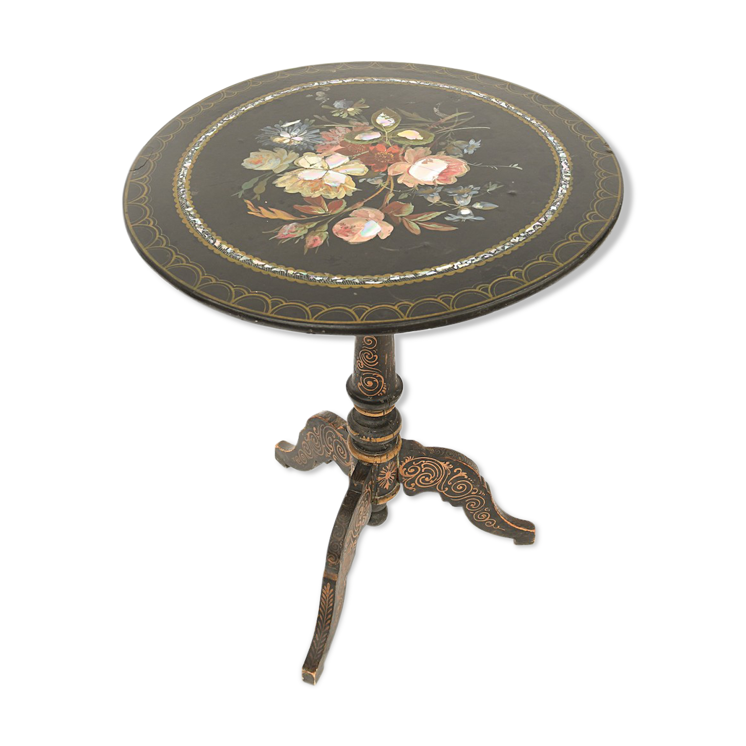 Healer with a tilting tray with painted decoration