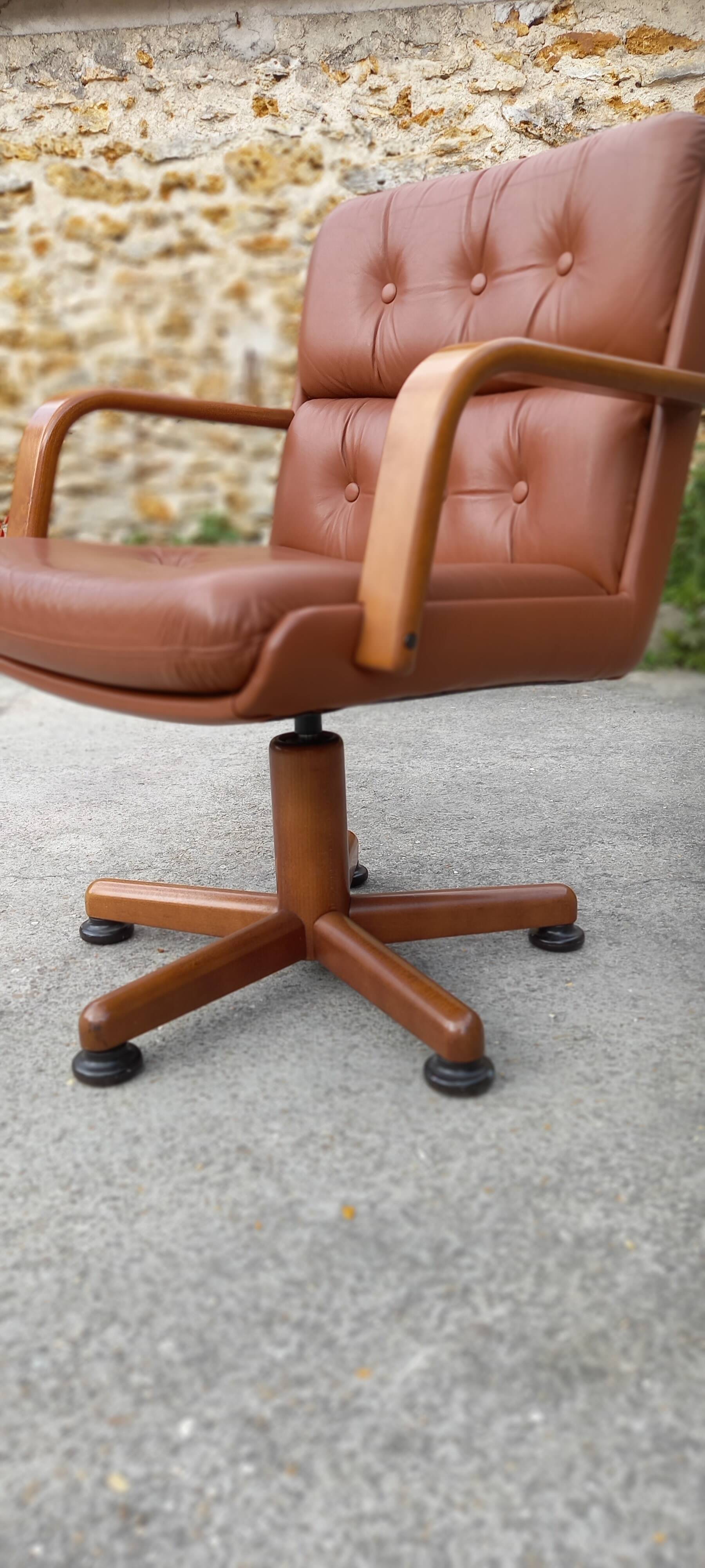 Co fe mo vintage office chair