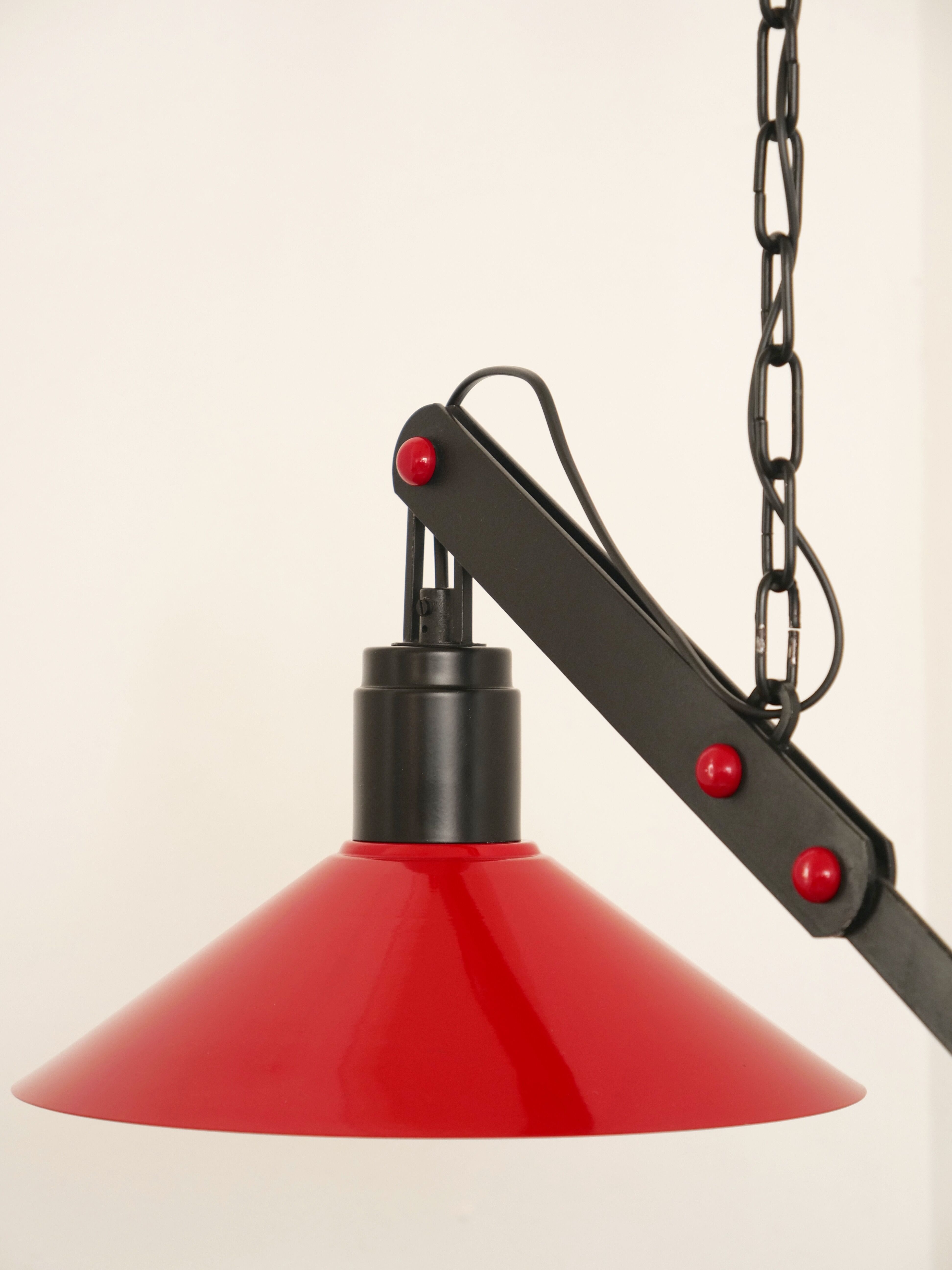 Danish suspension with balance counterweight