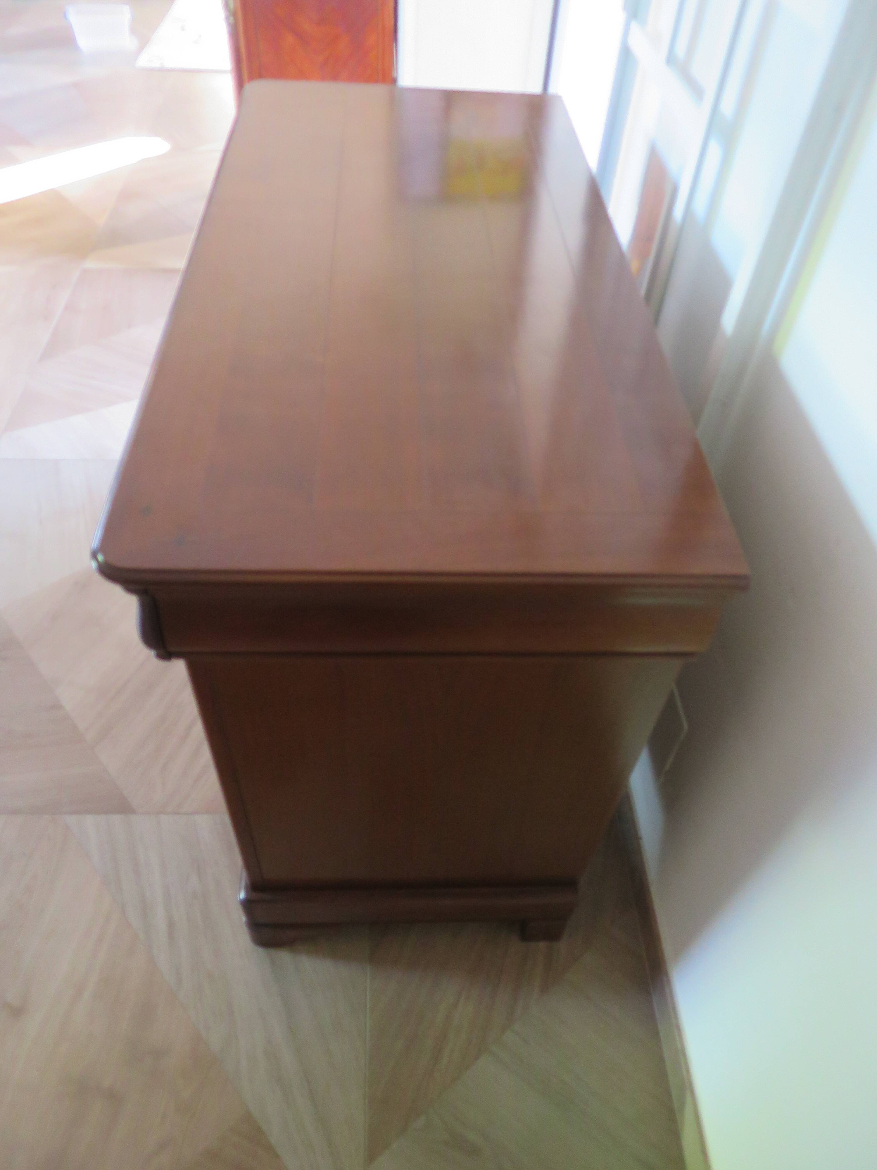 Louis Philippe chest of drawers with ogee - 4 drawers - 1 lock - cherry wood - 1980s