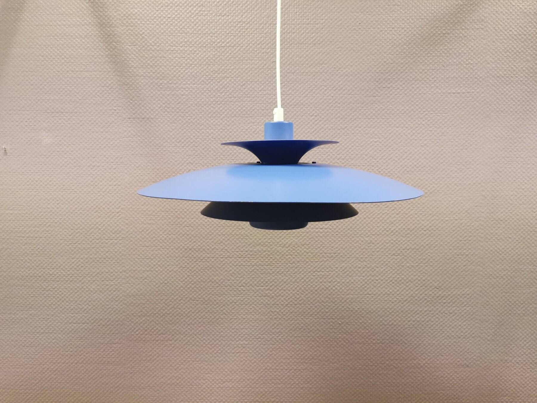 Hanging lamp from danish jeka, produced in the 80s, the model is called donau 3095-p.