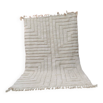 Large Moroccan Berber rug in cream wool with graphic patterns 300 x 200 cm.