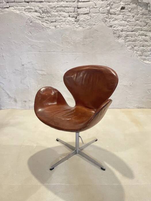 First edition Arne Jacobsen Swan chair, original patinated leather, 1950s
