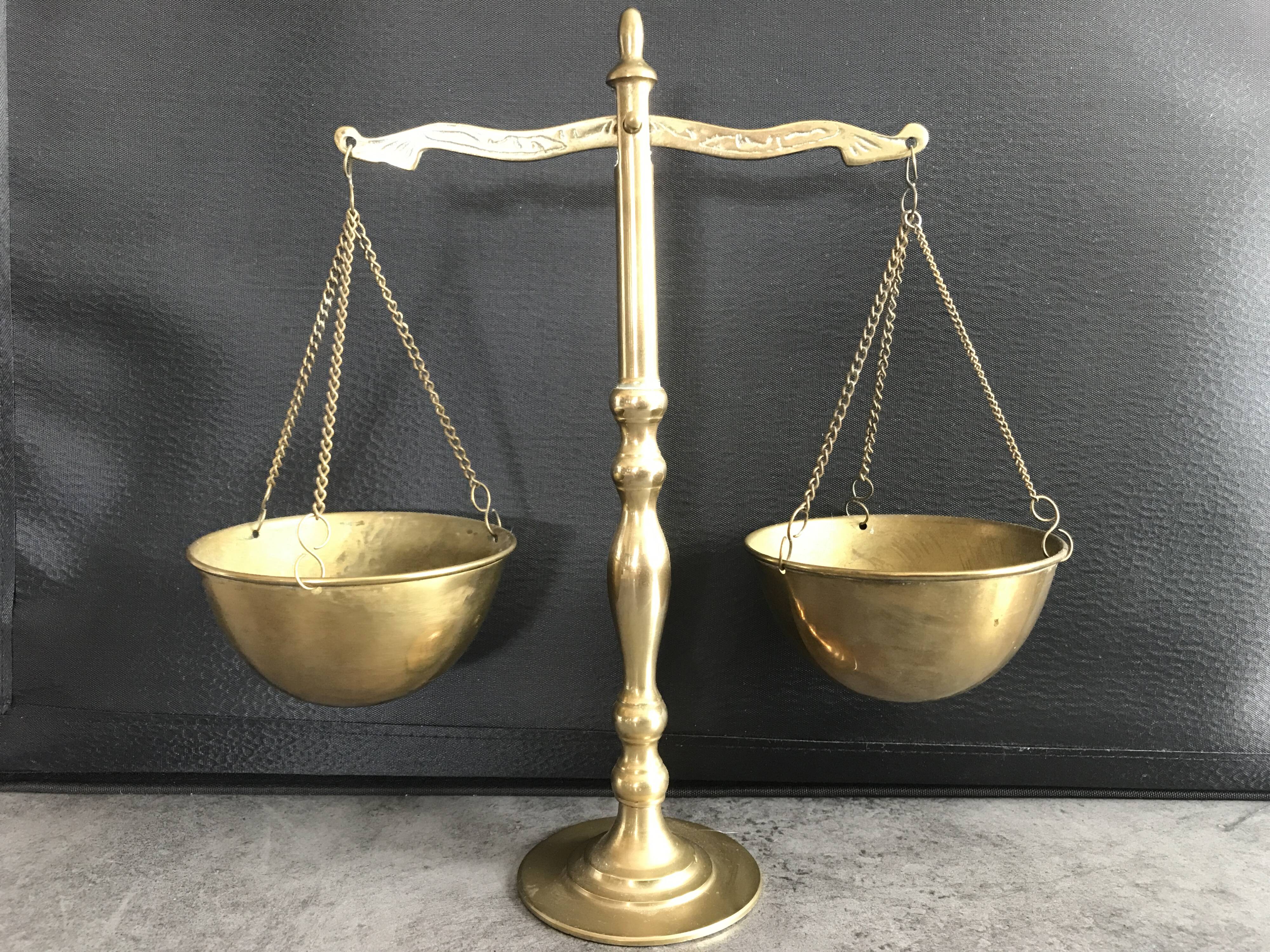 Decorative brass equal arms scale -25.5 cm