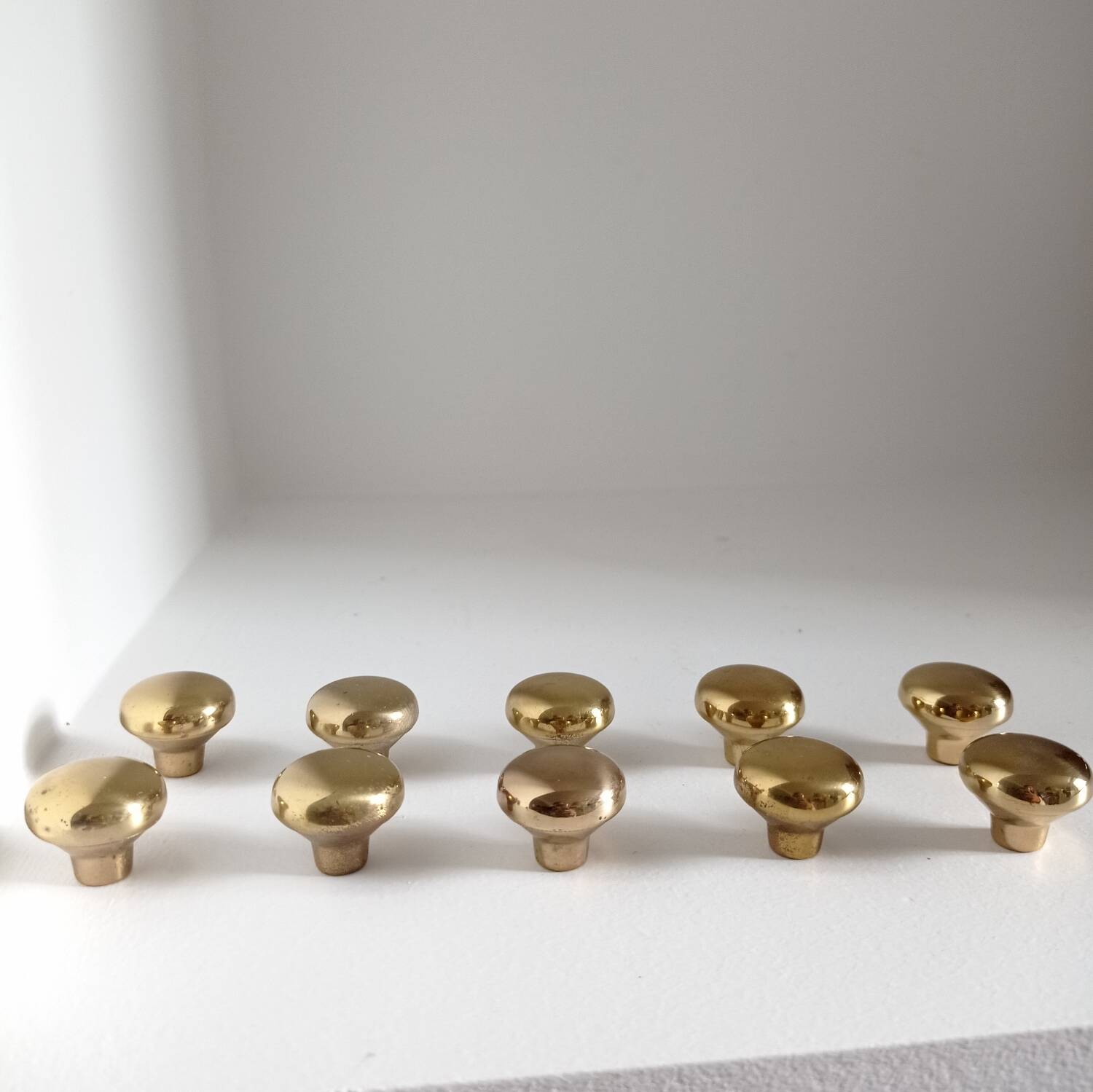 10 boutons de meuble en laiton