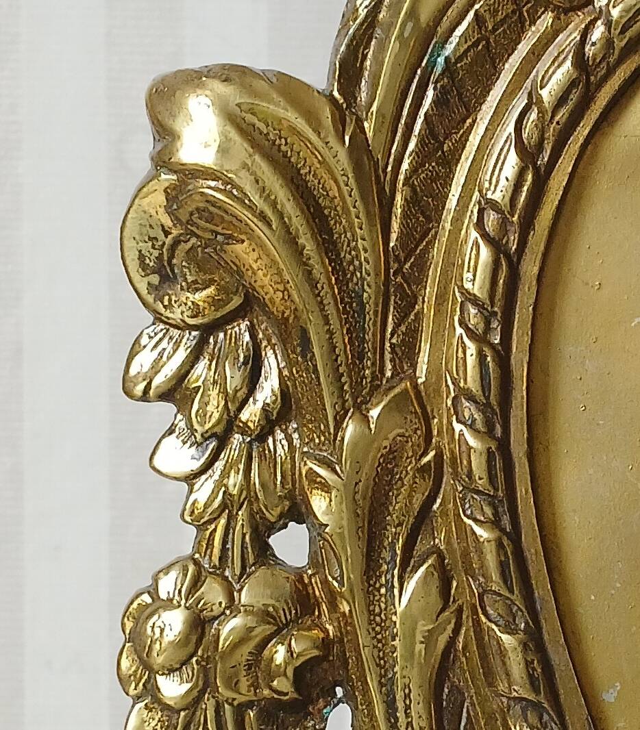 19th century "Victorian" double frame, gilded bronze decorated with acanthus & flower garlands