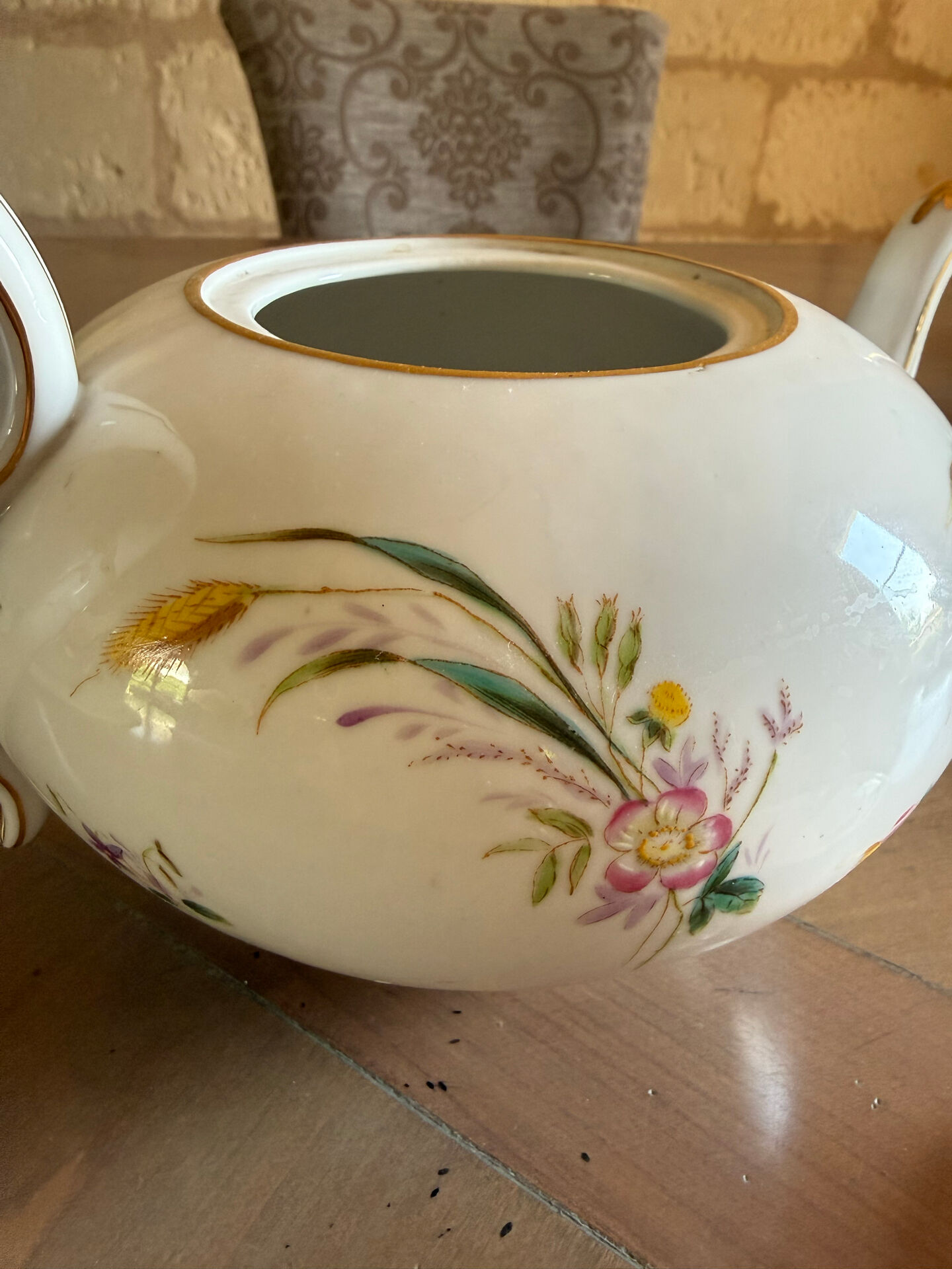Théière très élégante et ses 8 tasses