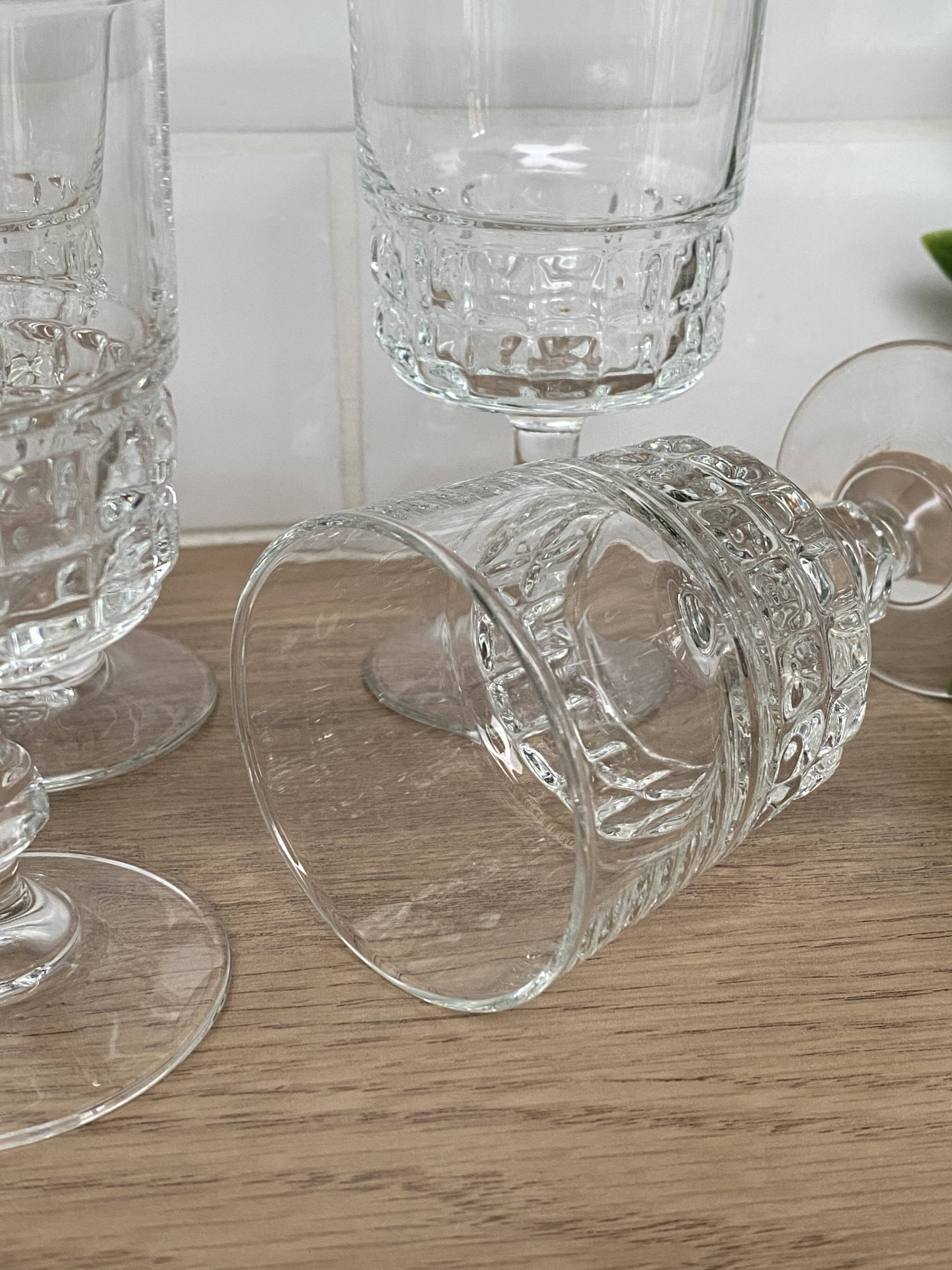 Set of 6 Luminarc Quadrille white wine glasses