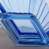 Vase. Modèle spécial éventail. Art Déco. Verre bleu vif