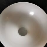 Vase en opaline blanche