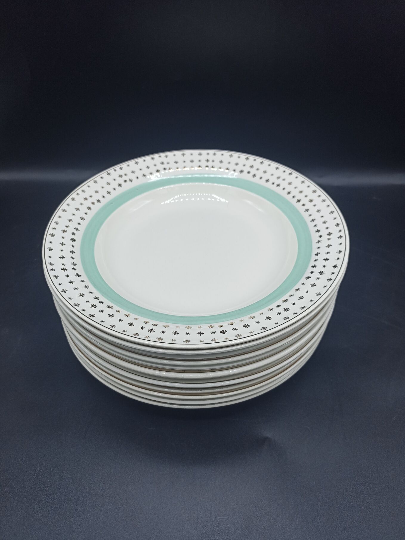 12 hollow porcelain plates - Stars and mint green
