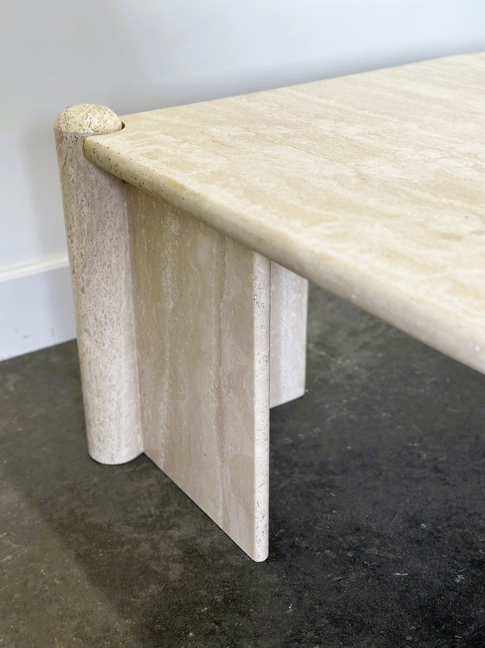 Vintage eye-shaped travertine marble coffee table, 1980s France