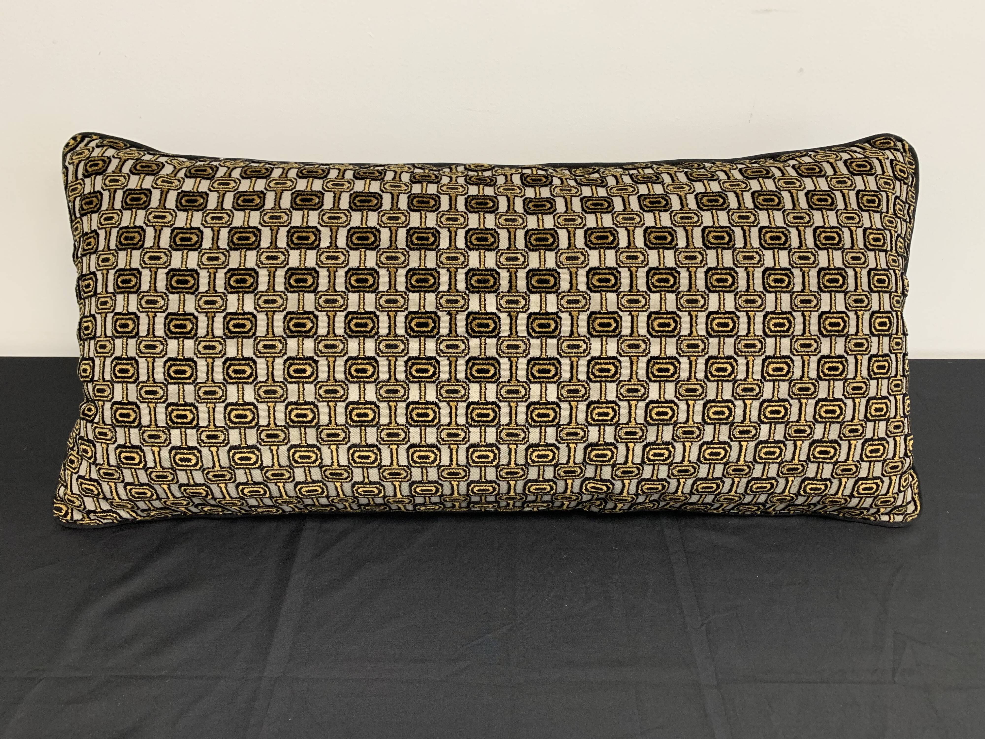 Gaston y Daniela long decorative cushion