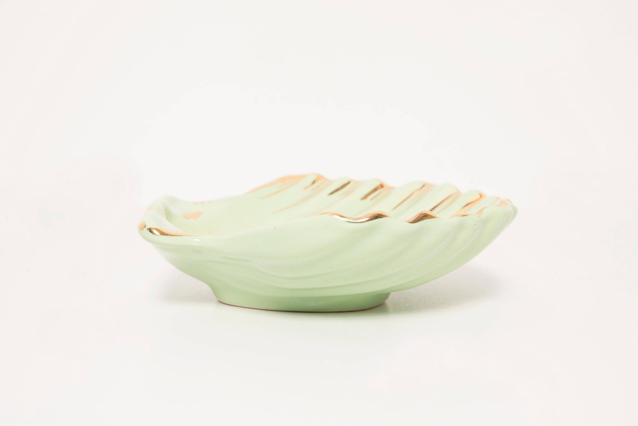 Vintage decorative plate in wood and ceramic with green shells, France, 1960s.