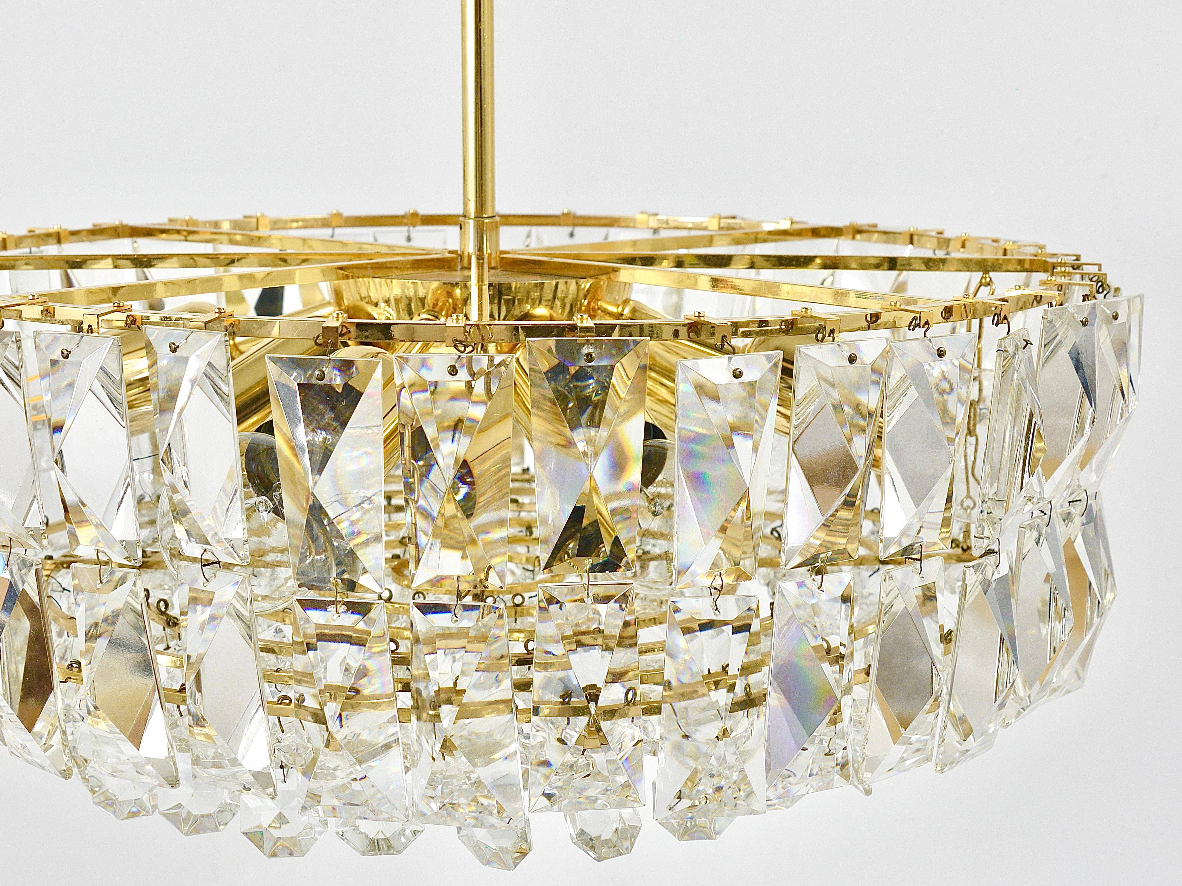 Bakalowits Vienna Grand Chandelier in Gilded Brass and Crystal Glass, Austria, 1970s