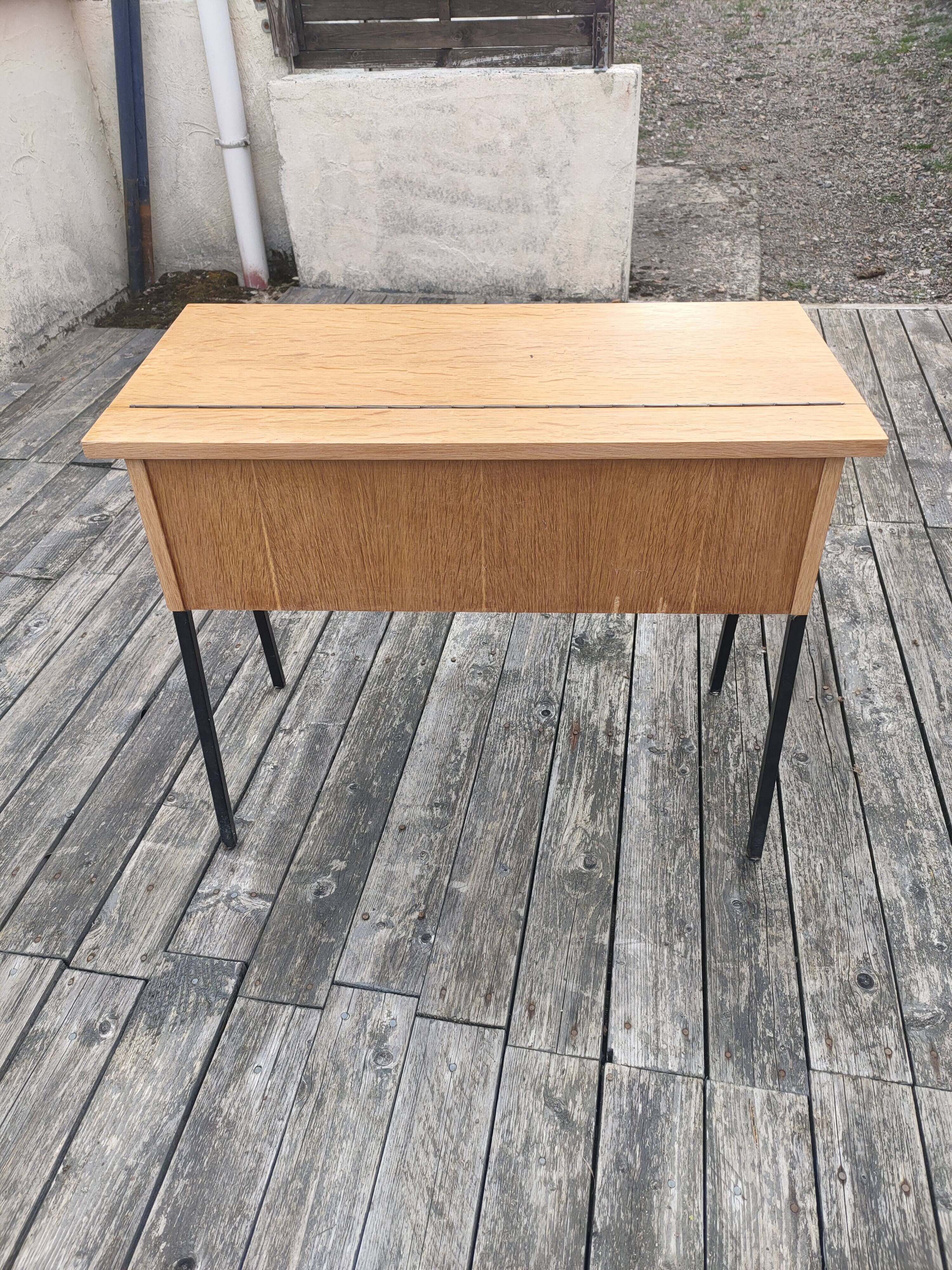 Travailleuse,table à couture