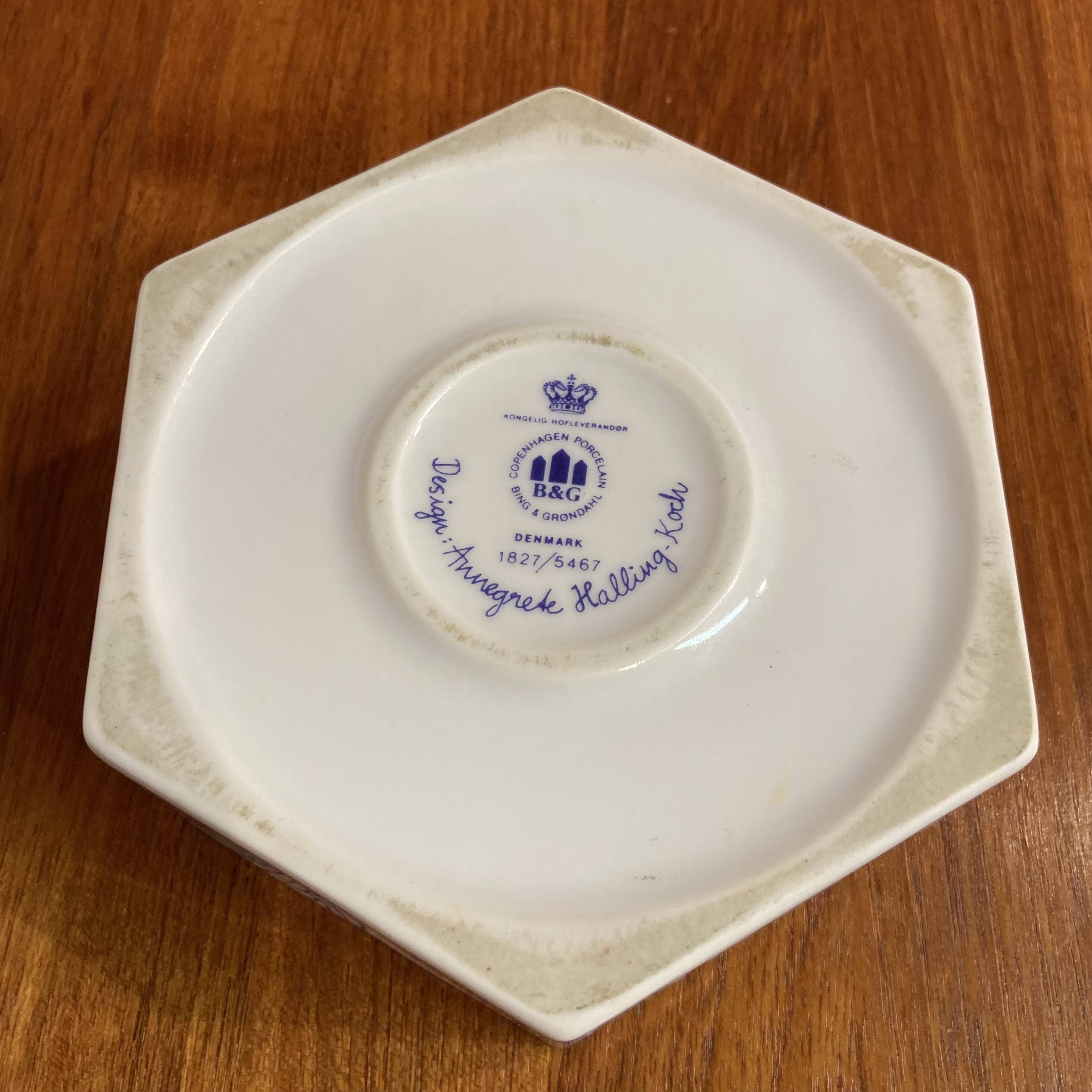 Set of five Scandinavian design ceramics.