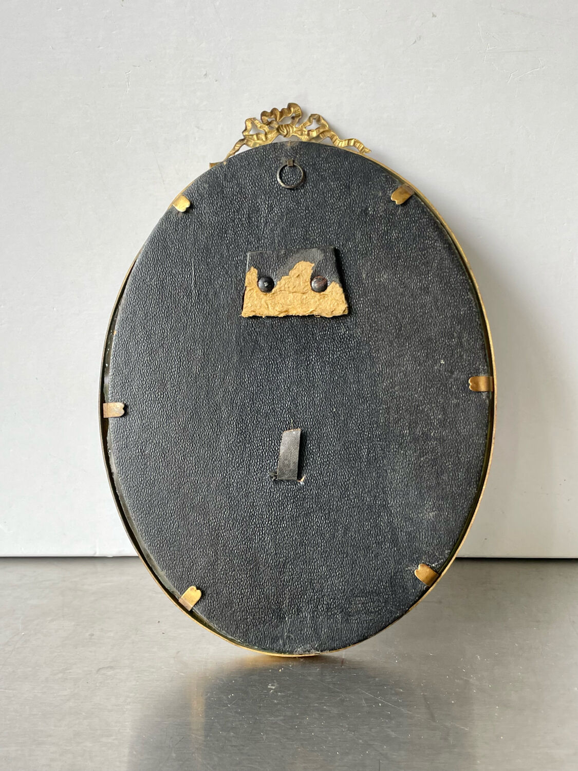 Antique metal gold colored oval picture frame brass 21.5 cm x 15.5 cm