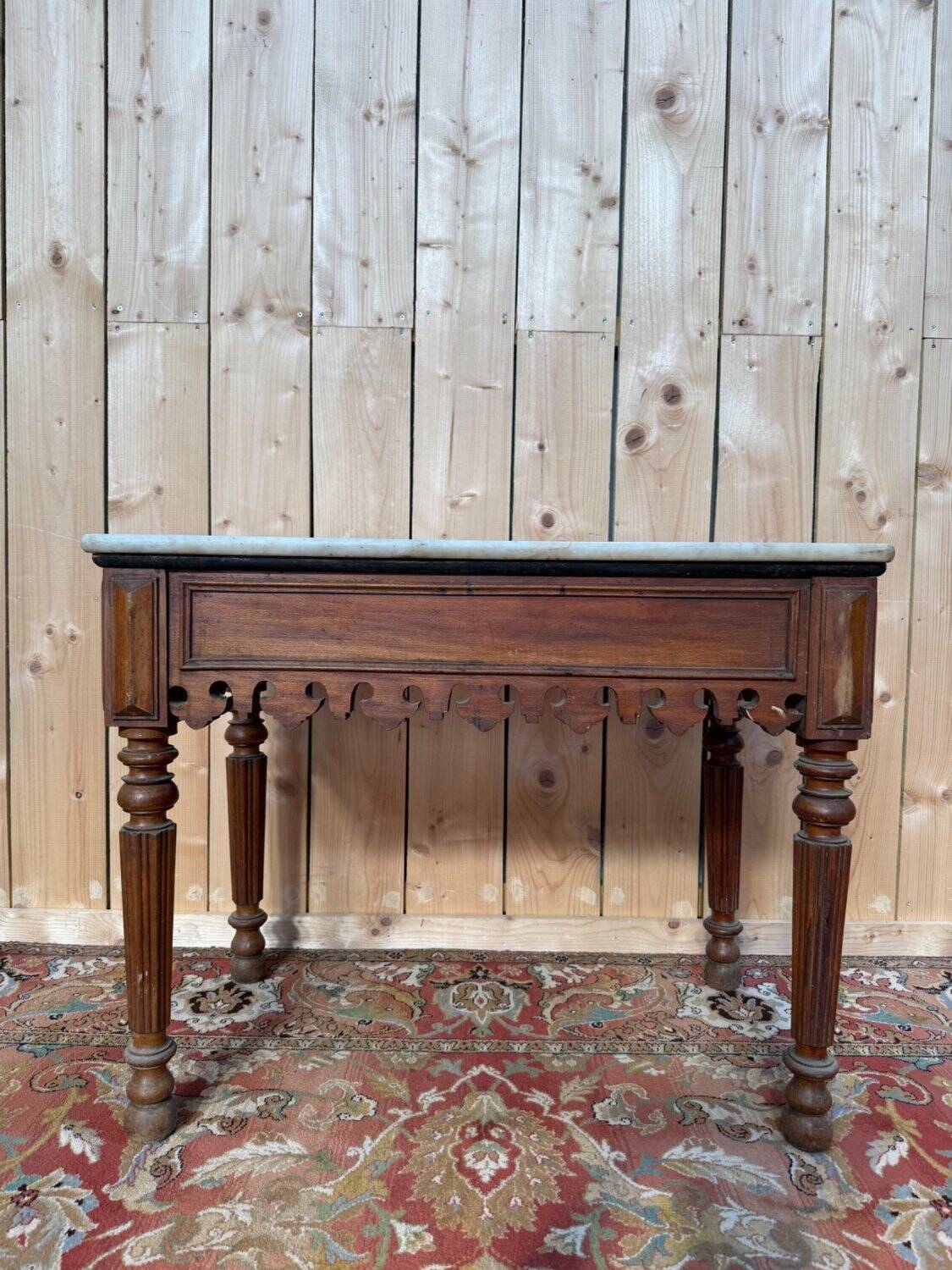 Butcher's block from the Restoration period – Solid wood, marble and brass