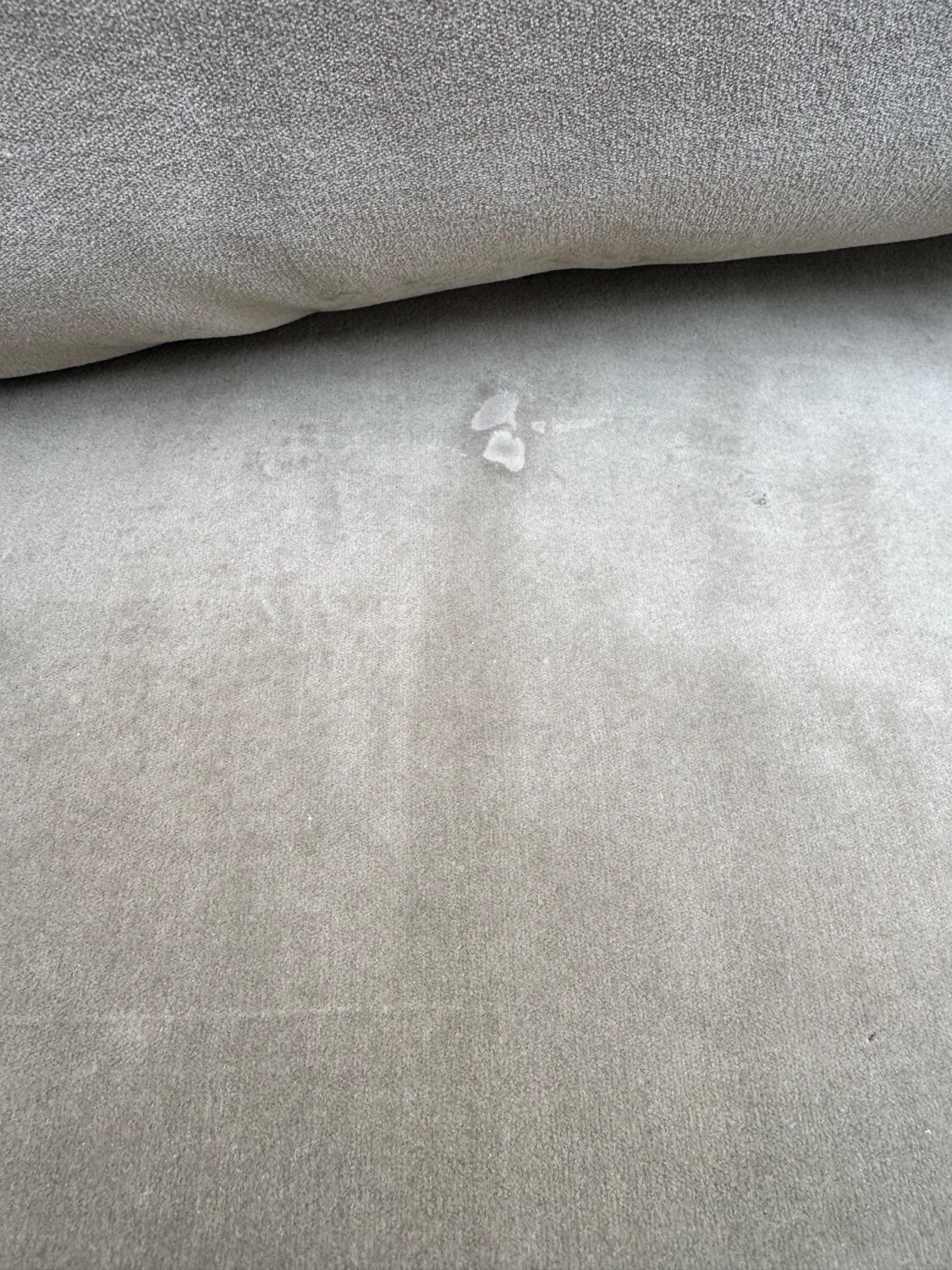 Beautiful Knole model canapé in velvet.