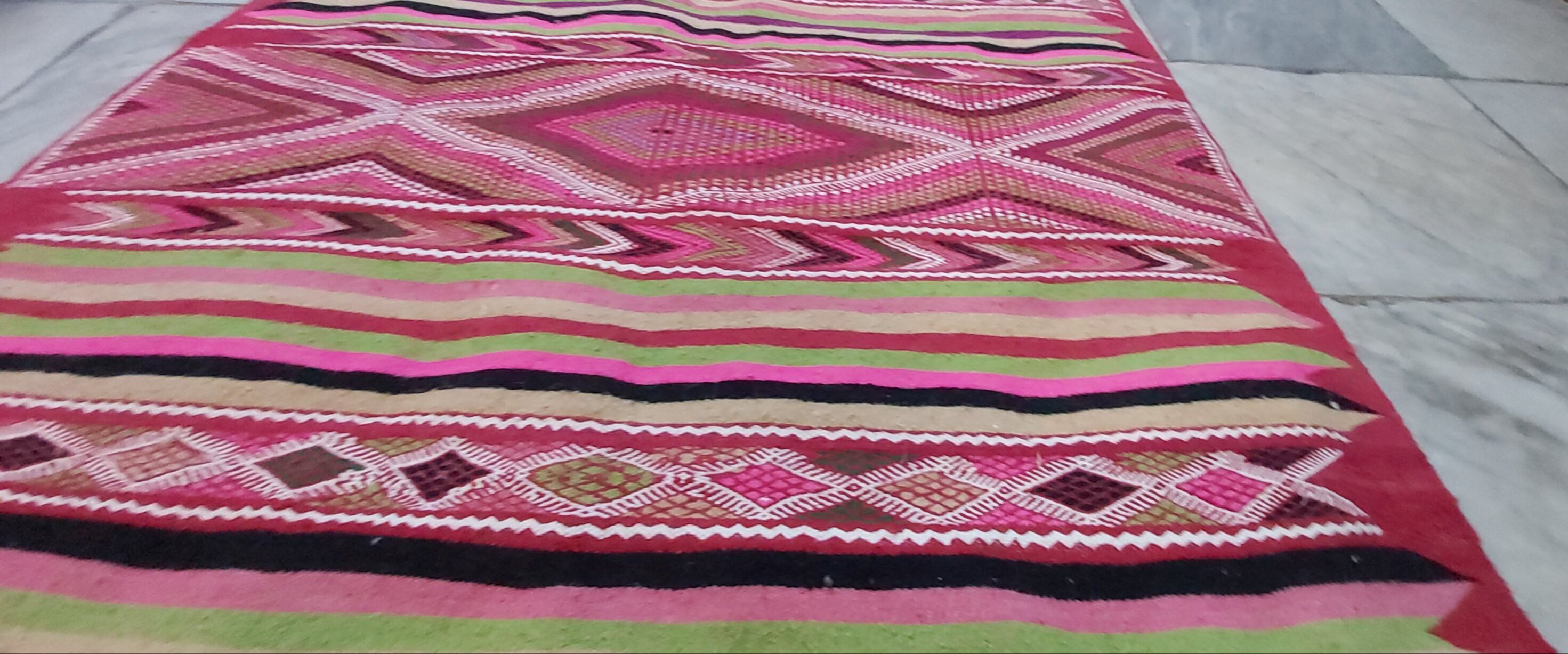 Handmade pink kilim rug in pure wool - 220x100cm