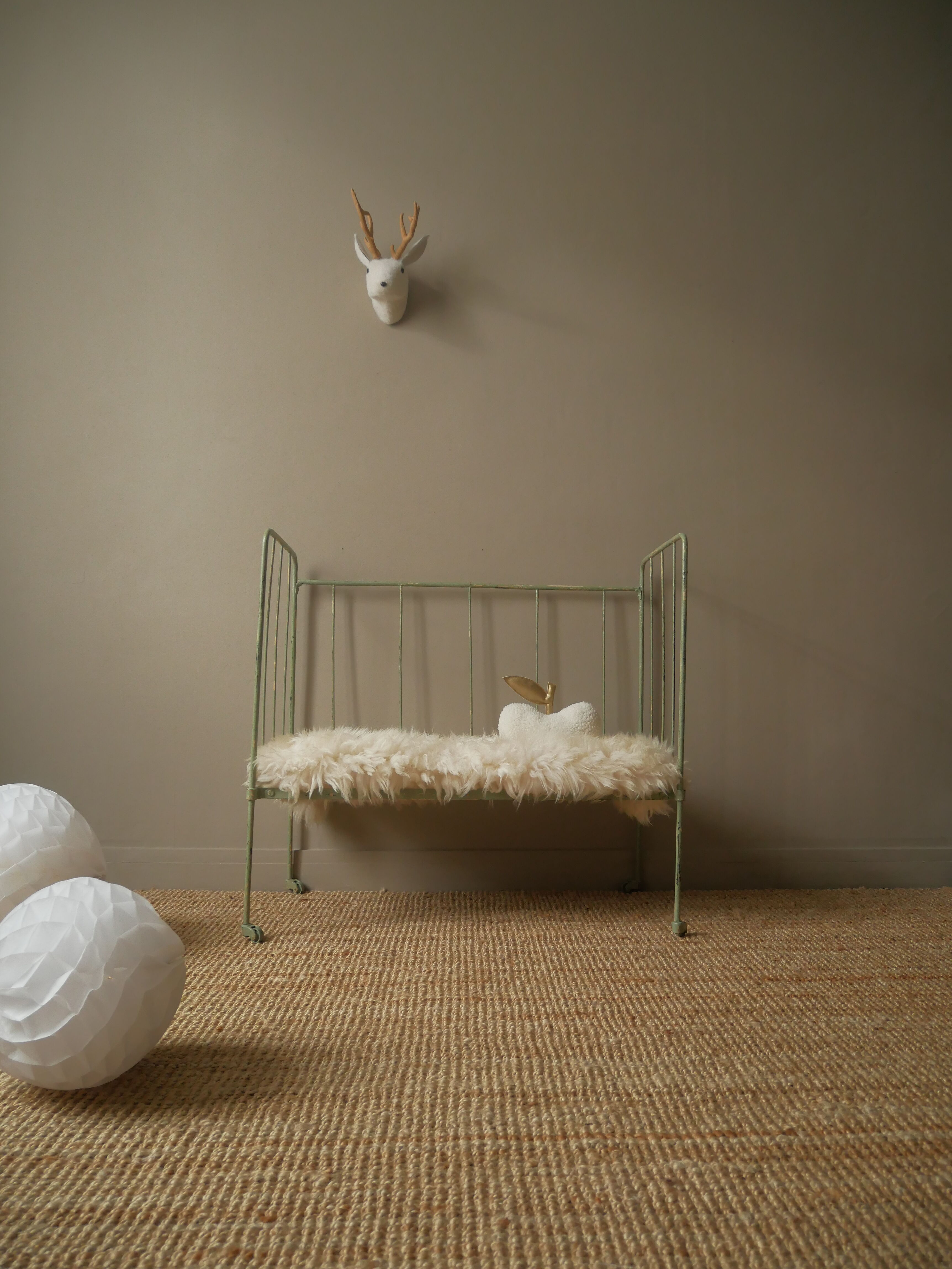 Vintage metal daybed for children