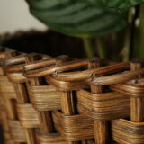 Sole-on-foot door in vintage braided reeded curved wood