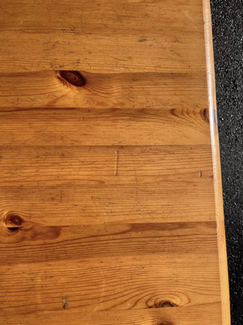 Rectangular coffee table in solid pine wood.