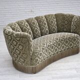 Canapé incurvé 2 places danois des années 1960, revêtement en velours vert clair.