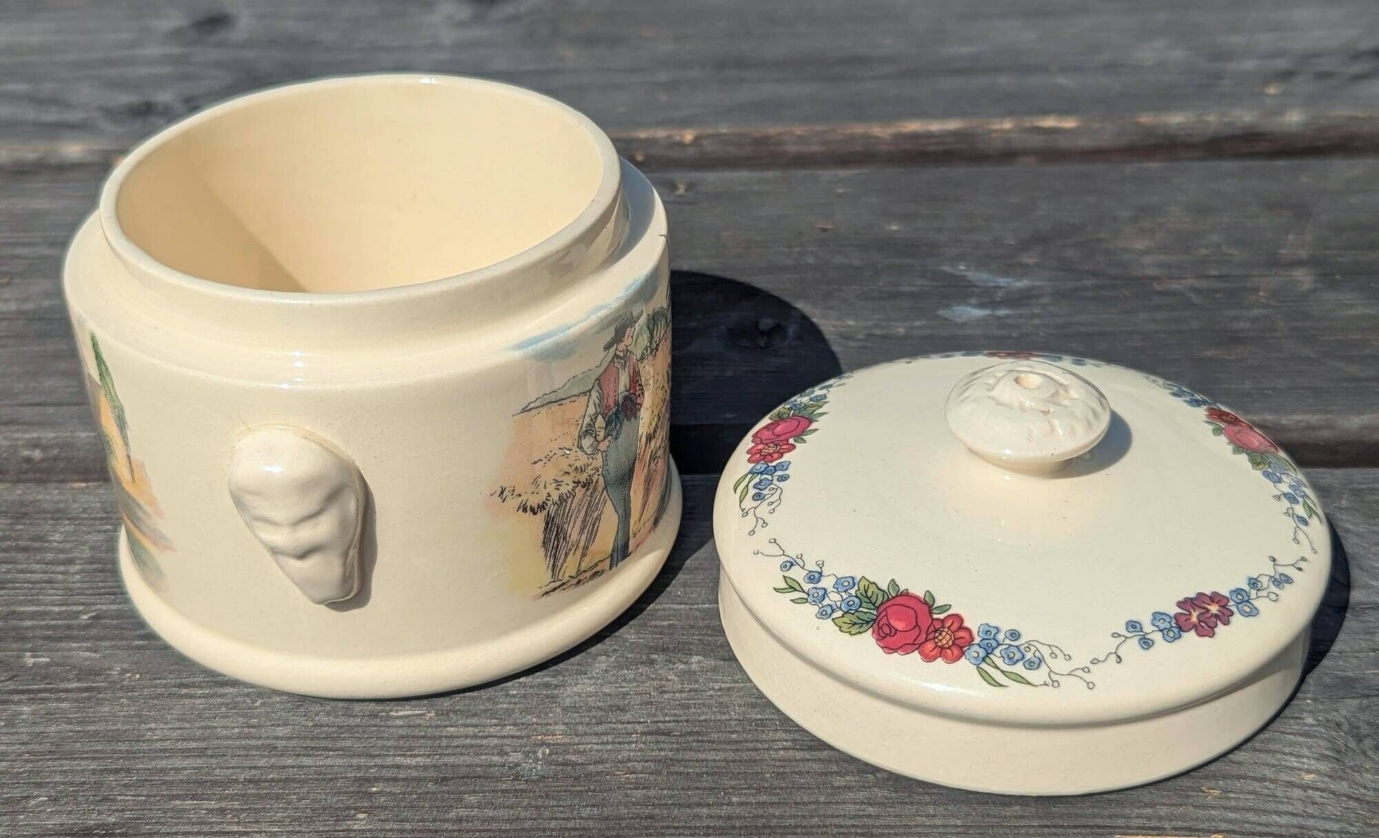 Ceramic bonbonnière Sarregemines Obernai, France Porcelain box