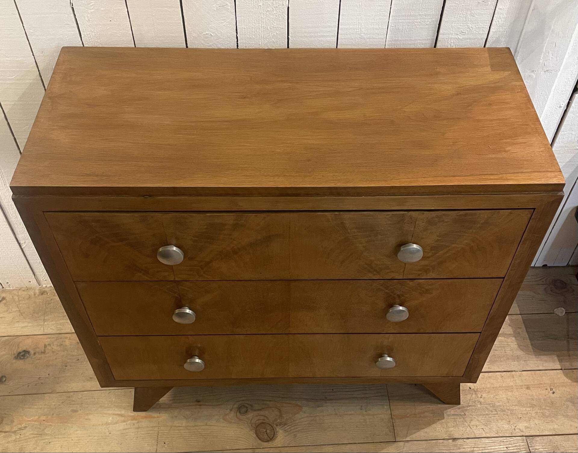 Walnut chest of drawers