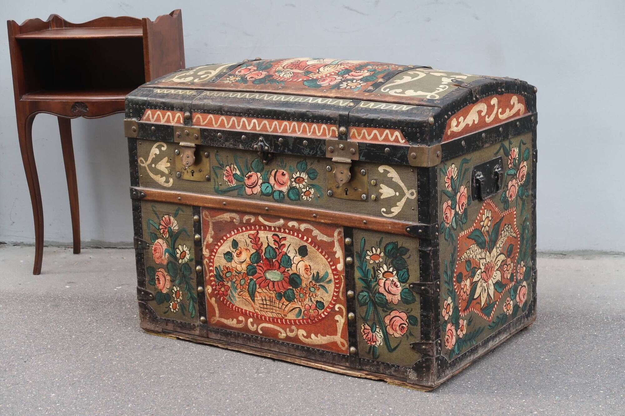 Large French wedding chest from the early 20th century.