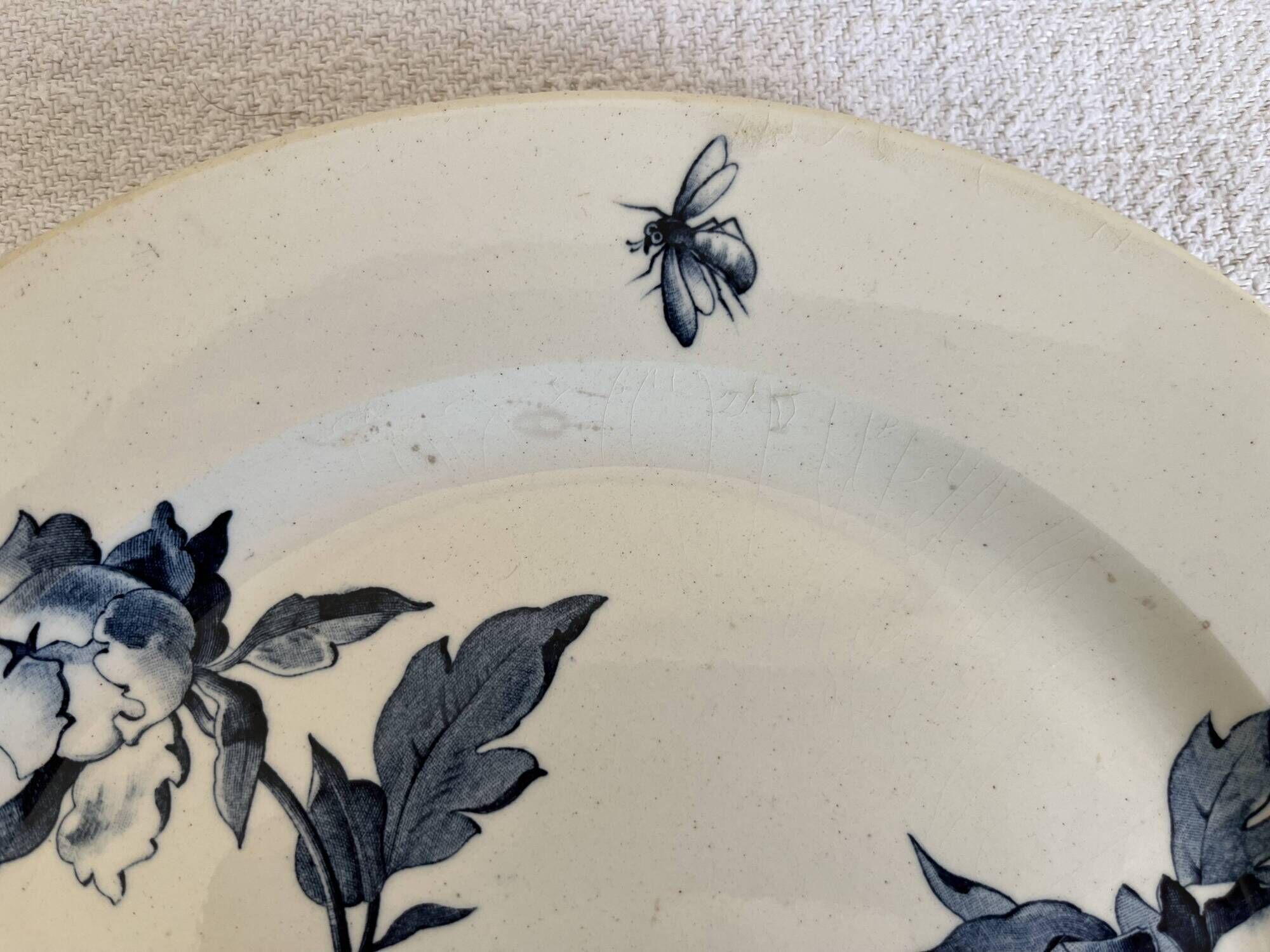Pair of poppy dishes, Summer decoration, Gien earthenware from the 19th century.