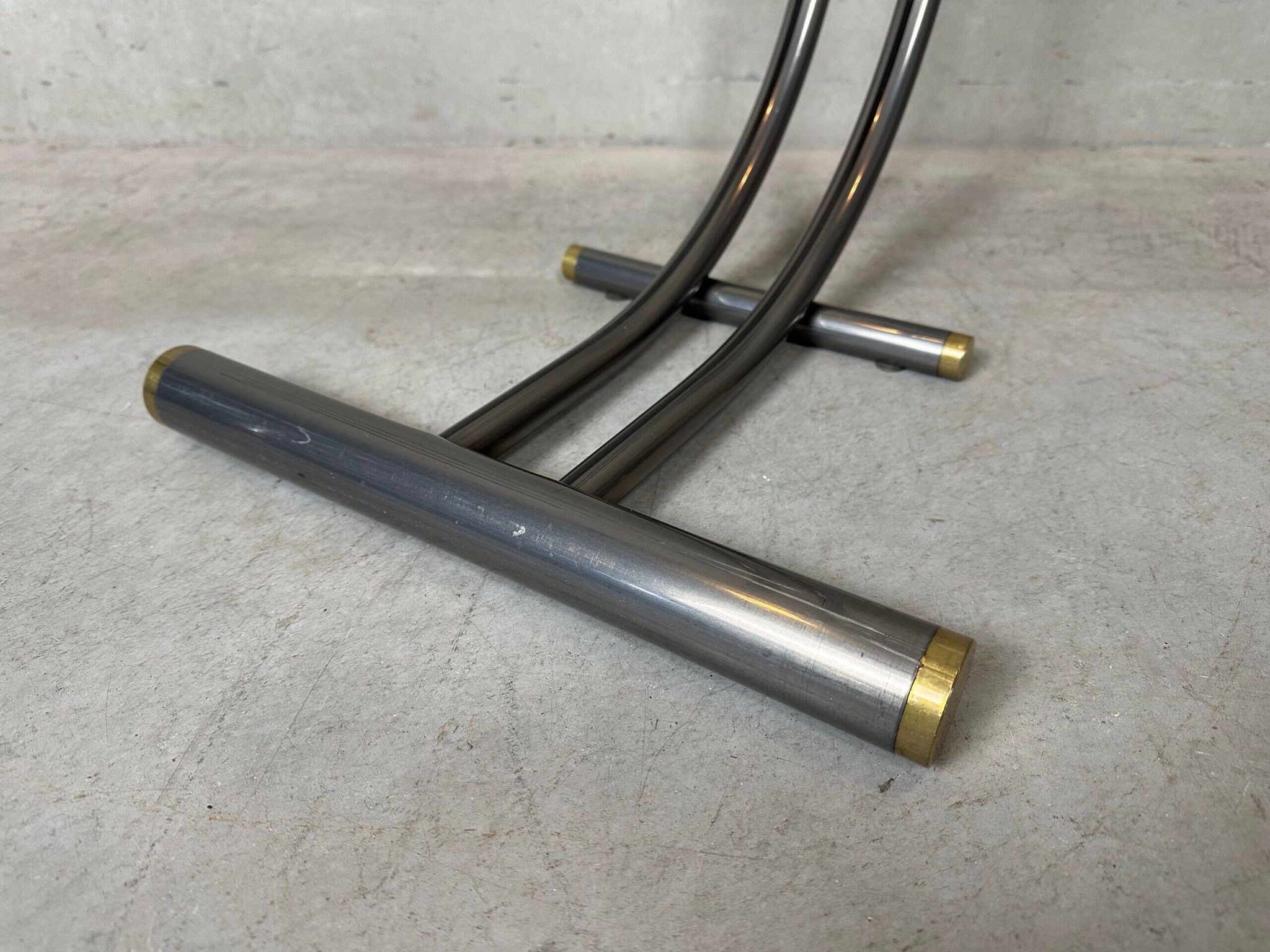 Table d'appoint en chrome au design vintage