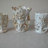 Lot de 3 anciens petit vase mariage communion baptême en porcelaine blanche doré