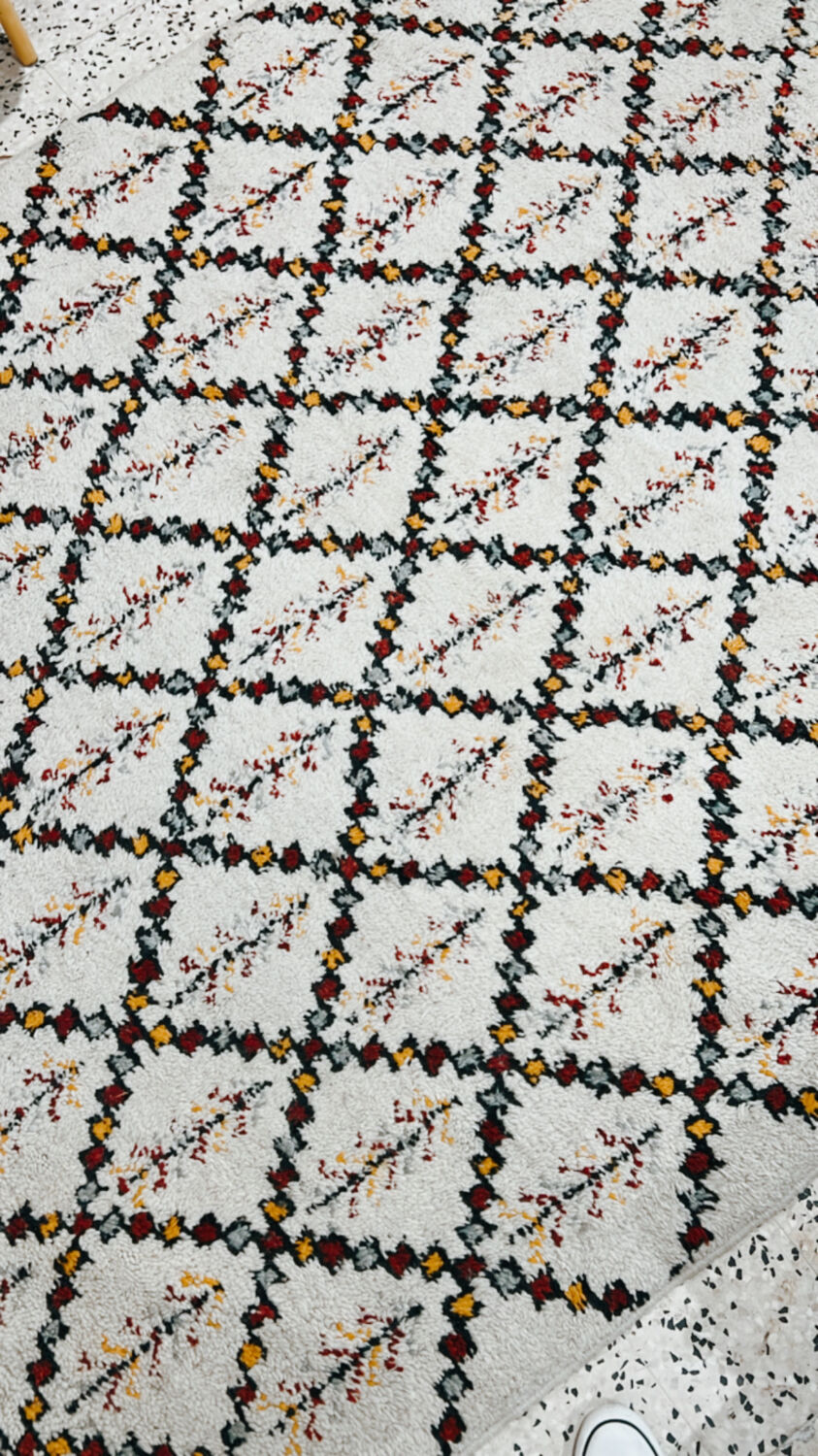 Vintage moroccan ouarain berber rug