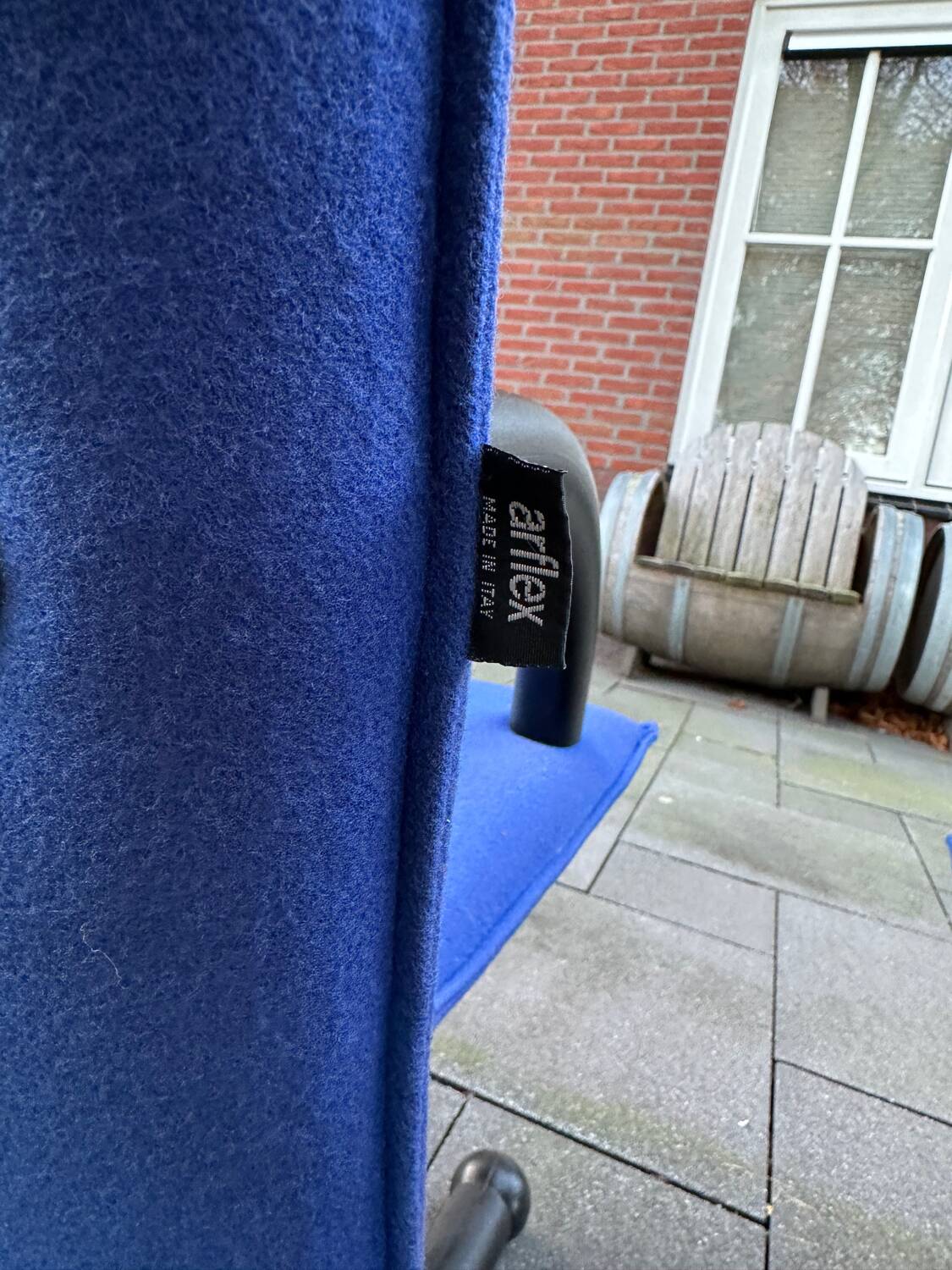 2 x Arflex T-Line sun loungers