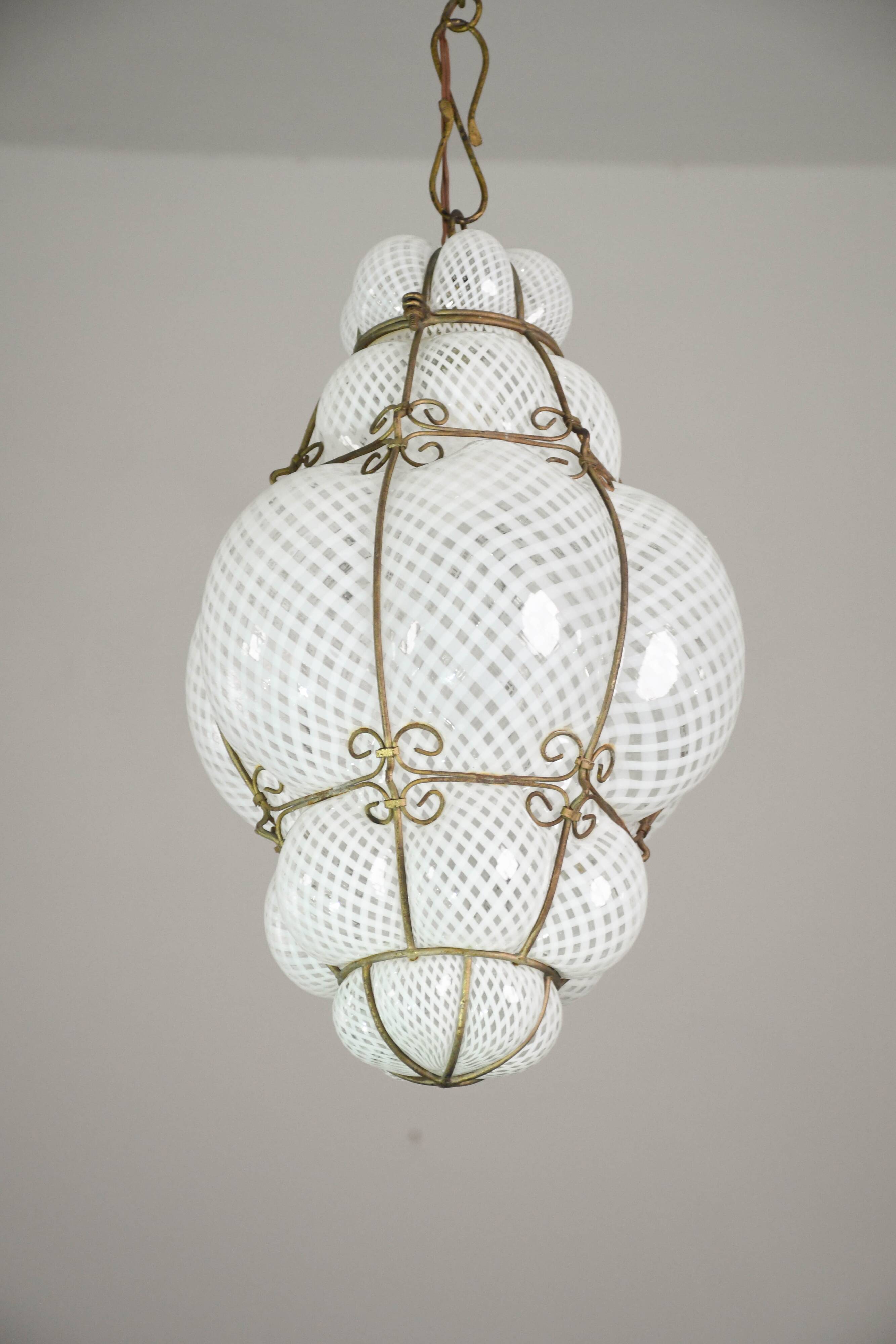 Amazing large Venetian lantern in Murano reticello glass, 1940s