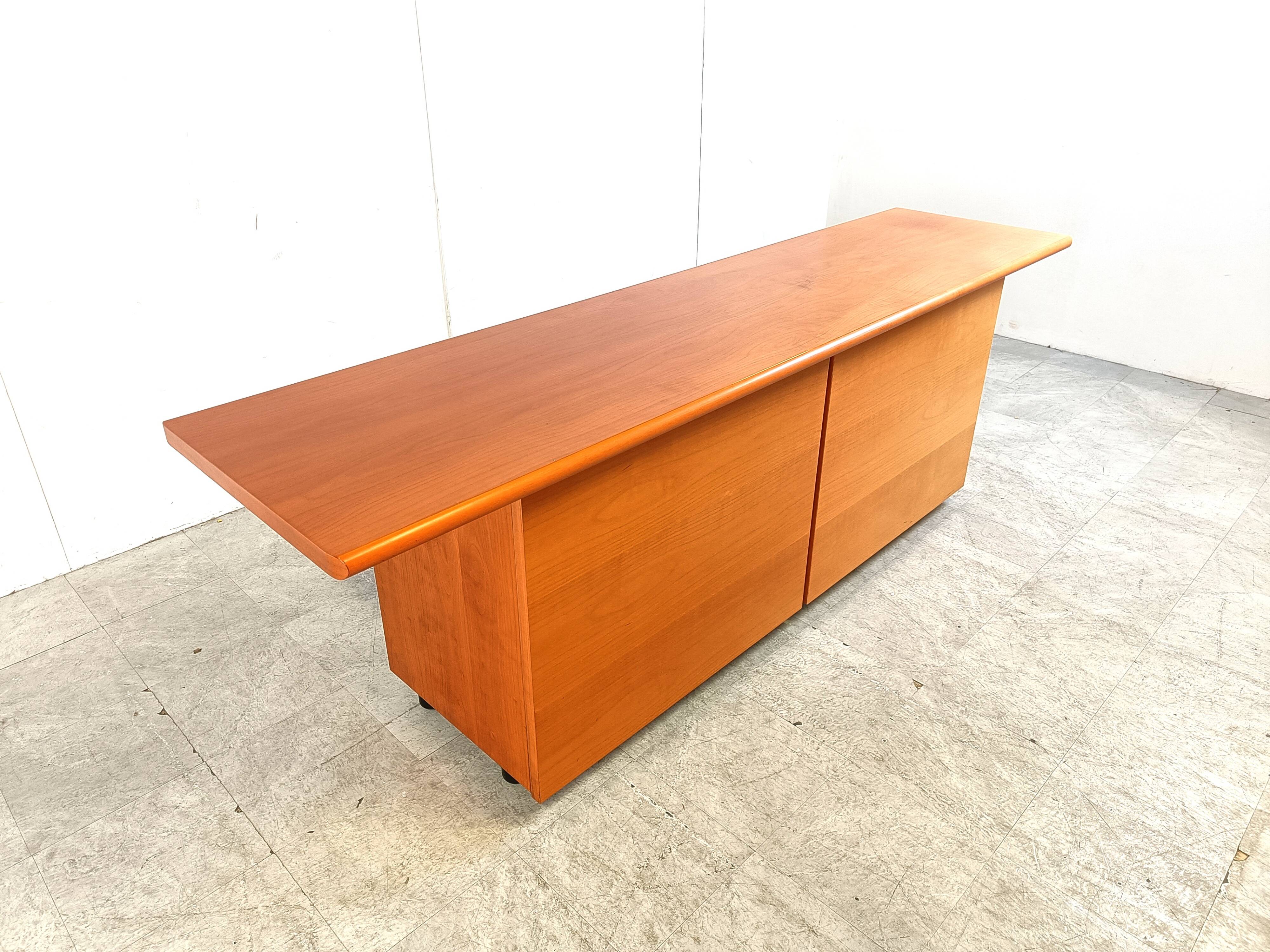 Buffet italien en bois à portes coulissantes, années 1990