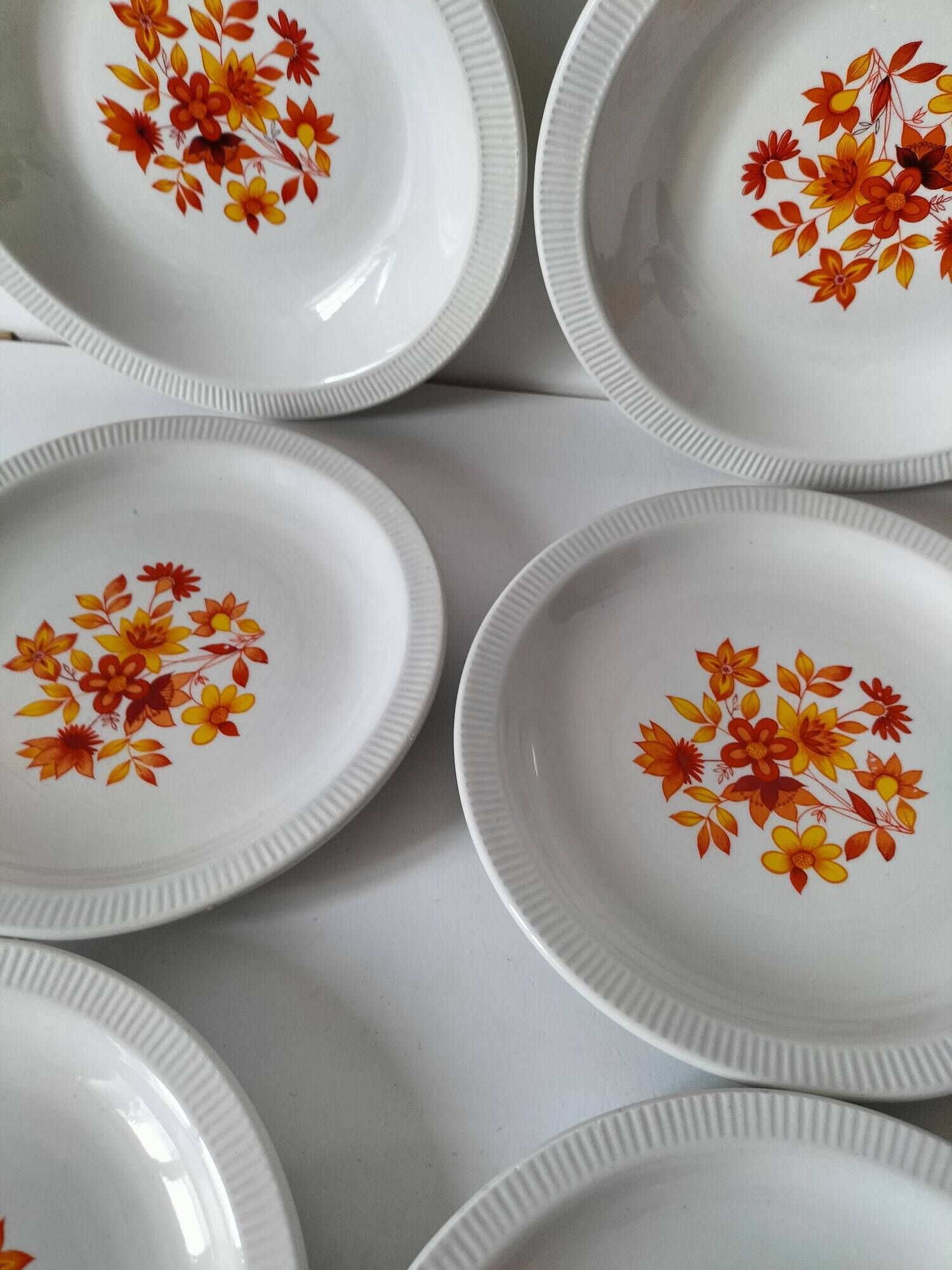 6 flower power plates from the 70s